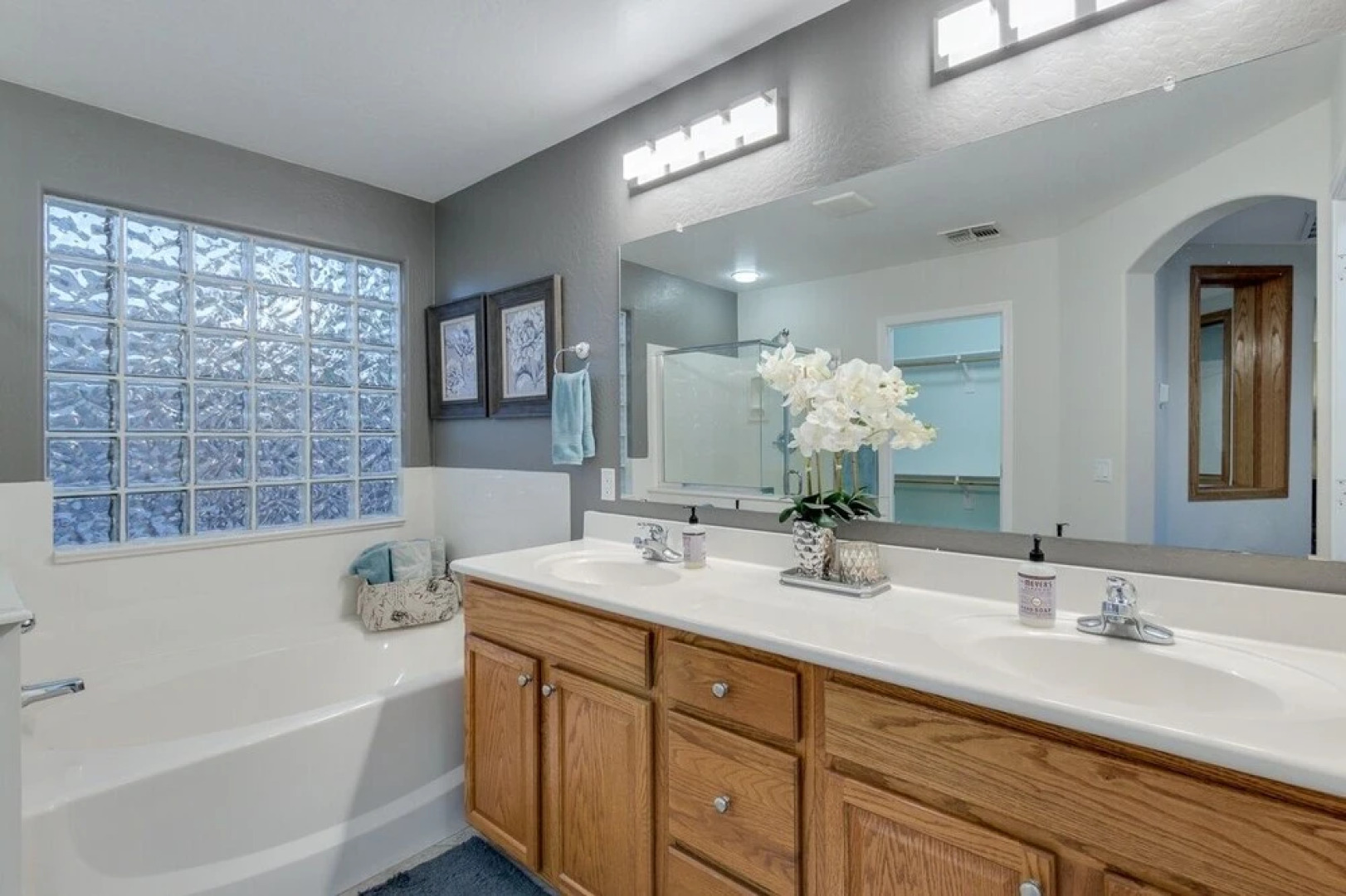 Oasis in The Desert! 5 Bedrooms, 3 Baths, Heated Resort Pool and Spa! Separate Casita! by Redawning