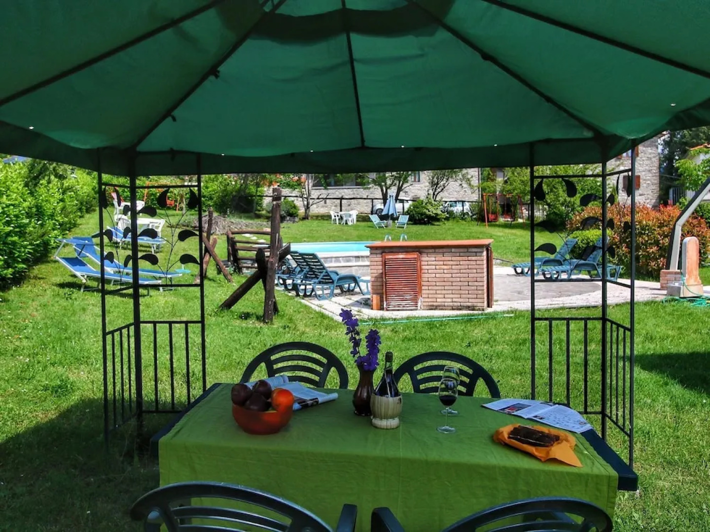 Rustic Apartment in Caprese Michelangelo near Lake