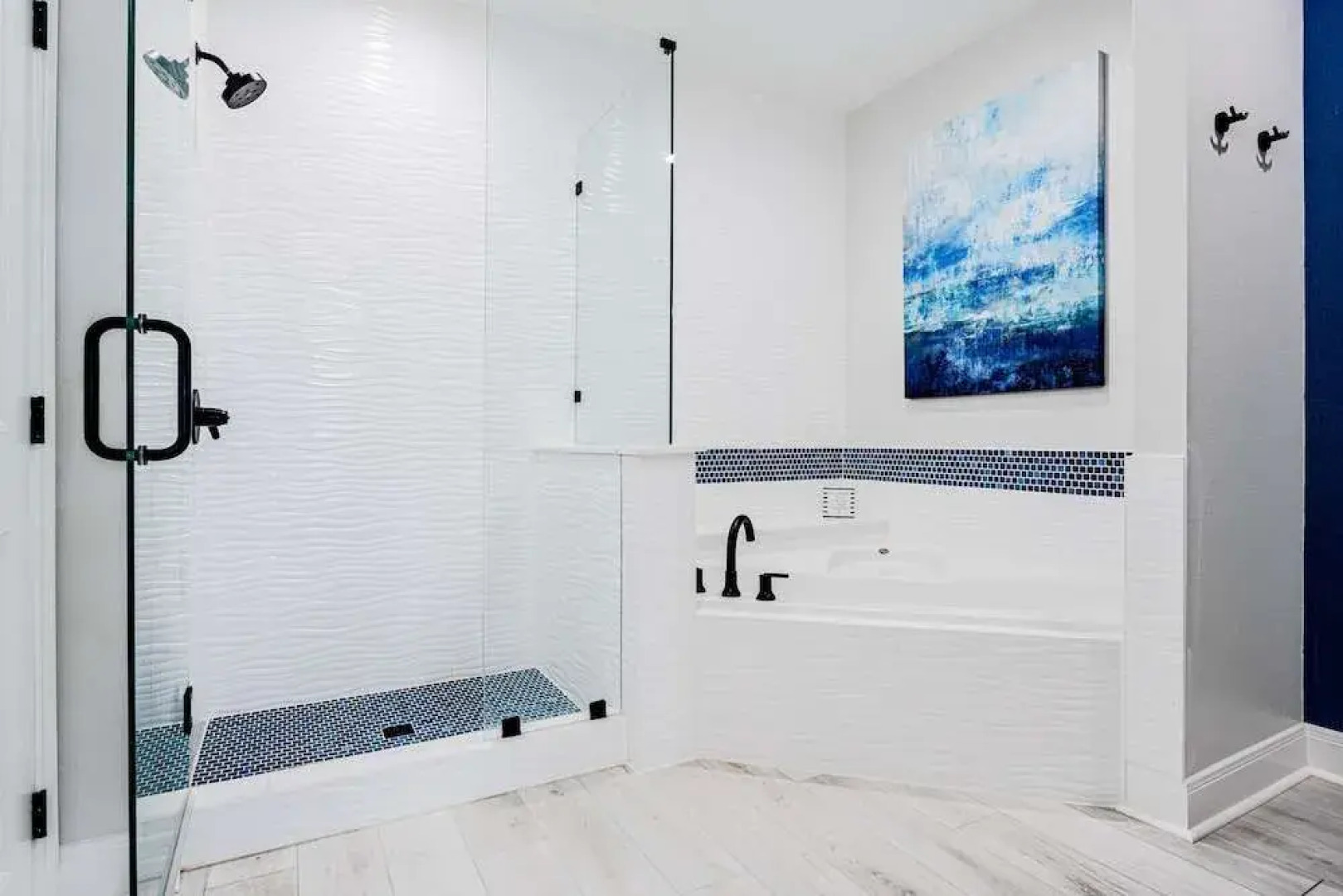 Luxury Waterfront Condo W/pool & Views!