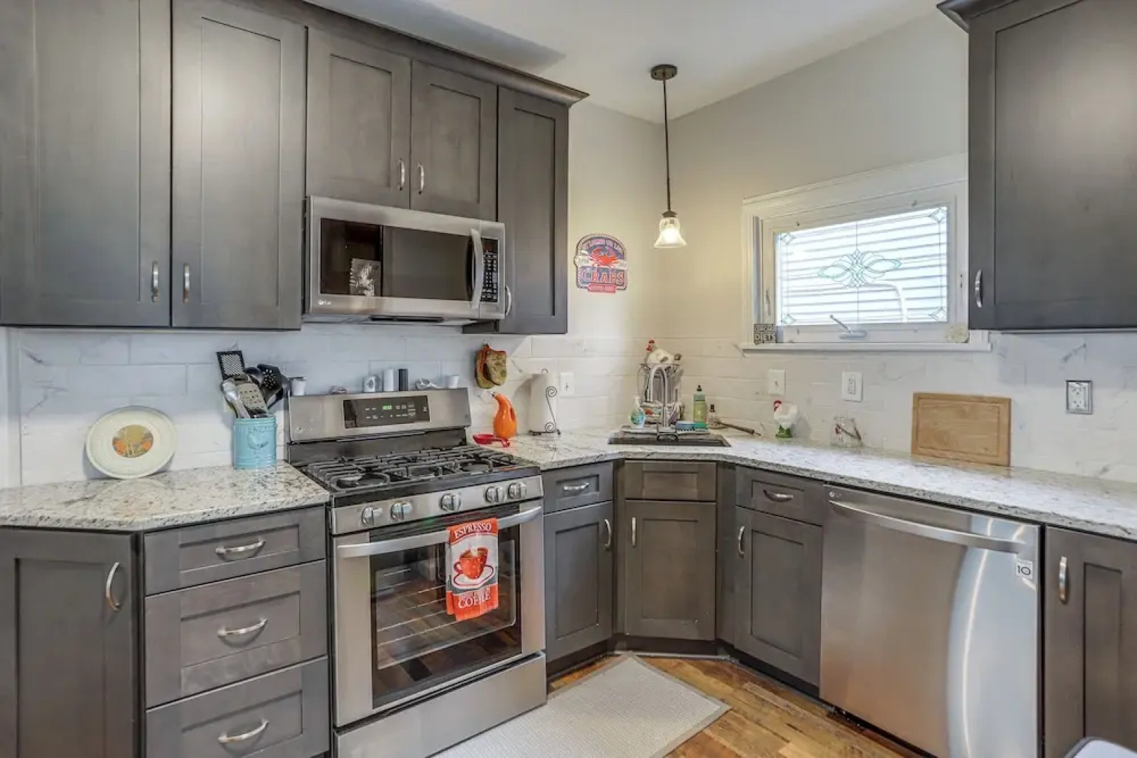 3 Mi to Cedar Point: Sunny Sandusky Home w/ Yard