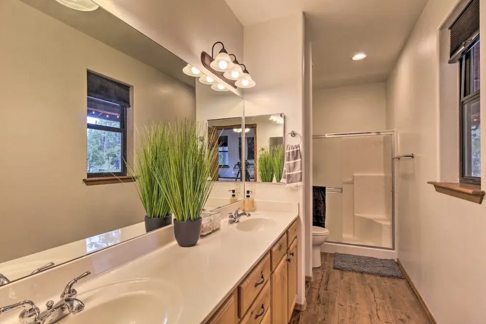 Show Low 'a-to-z Cabin' With Deck & Gas Grill!