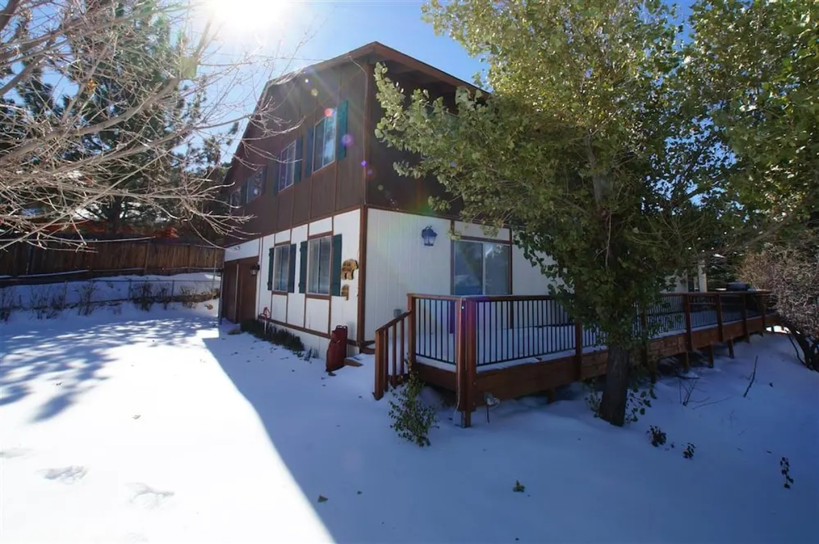 Swiss Chalet - Enjoy Everything The Cabin Has To Offer, Pool Table, Large Dining Area And Peaceful! 6 Bedroom Home