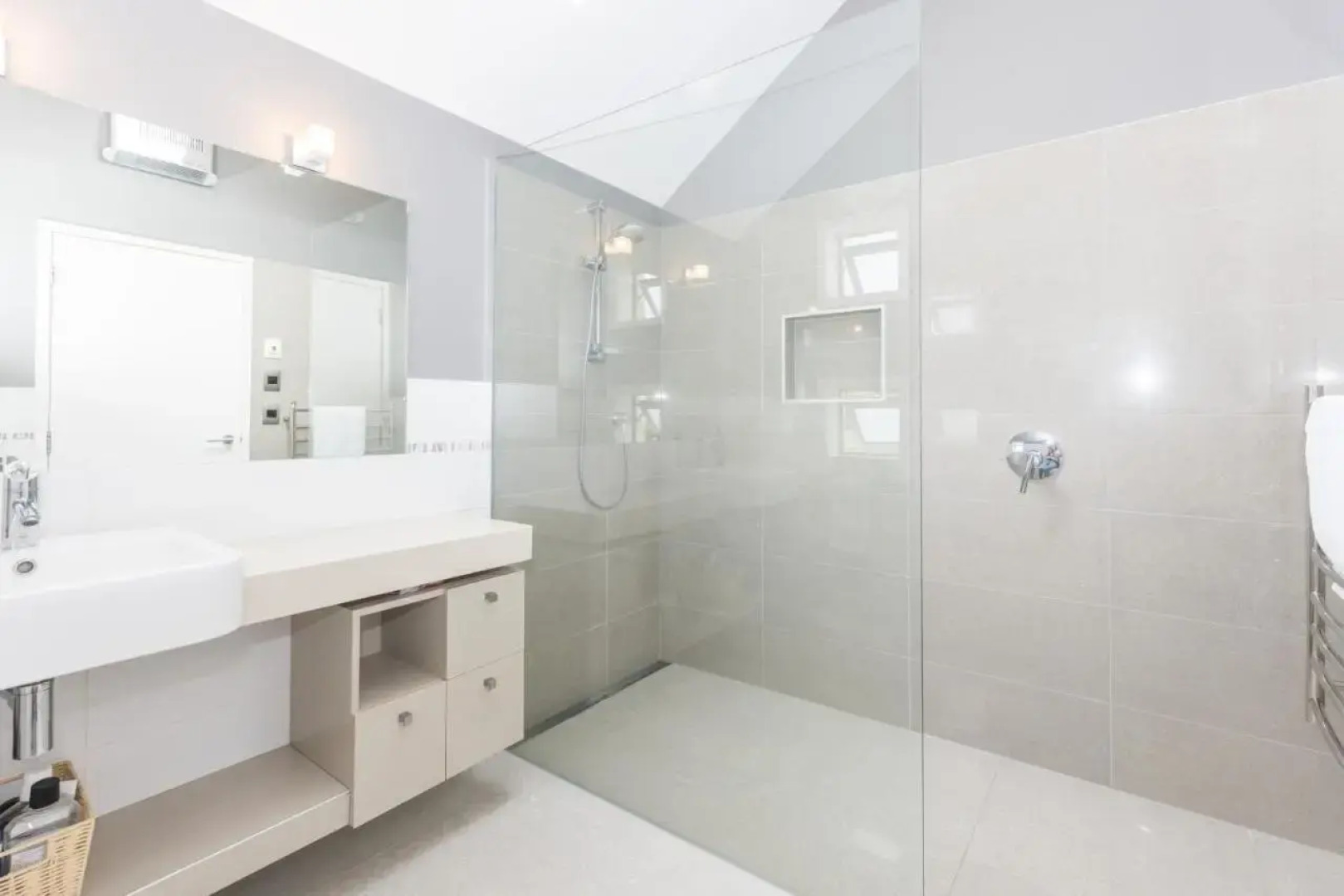 The Lakehouse - Cromwell Holiday Home