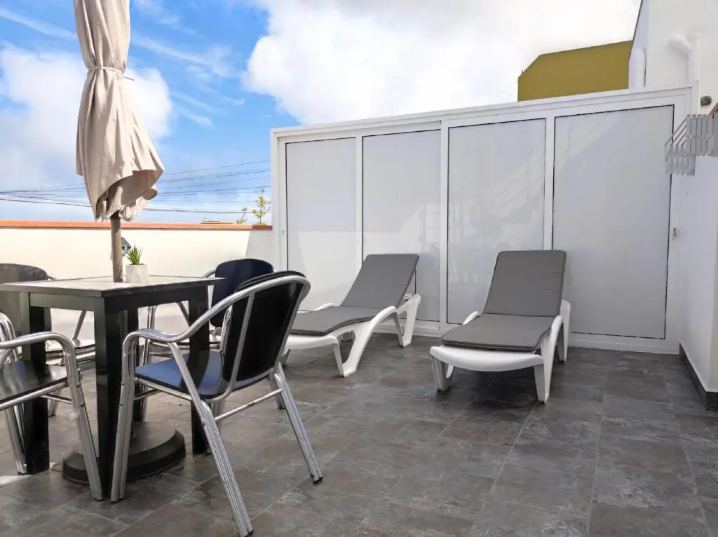 CASA PIRÁMIDE 1 Terraza y Parking privado