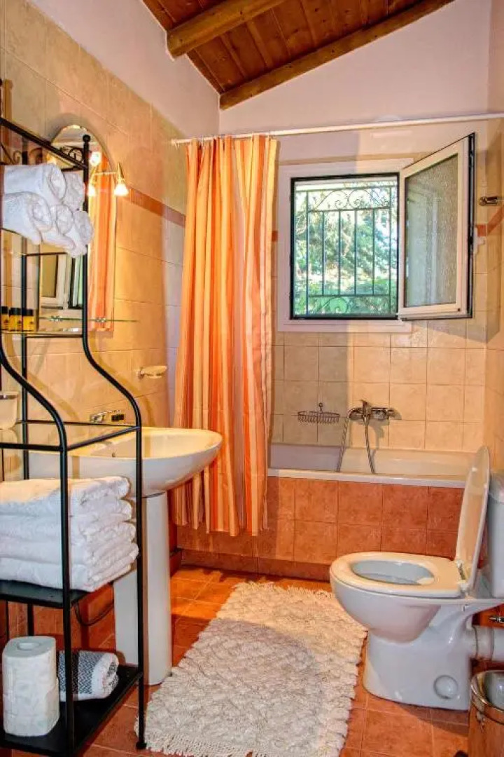 Dual house in Methydrio