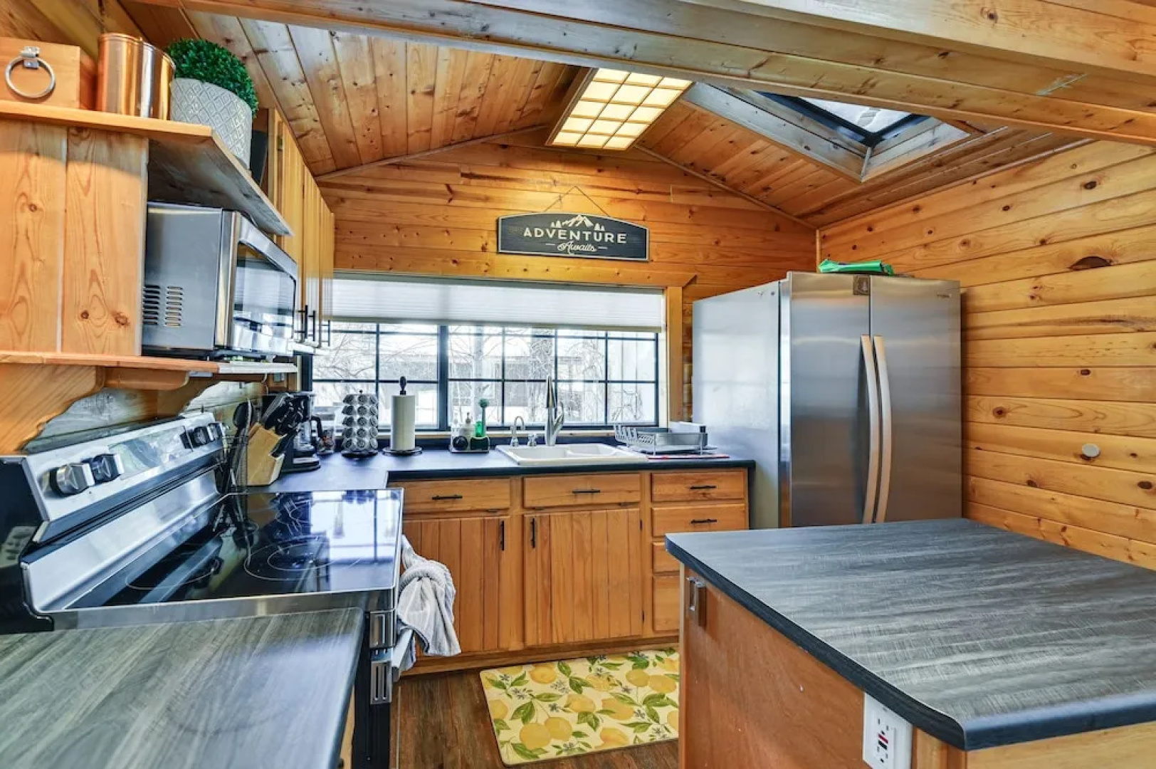 A-frame Munds Park Retreat: 35 Miles to Snowbowl