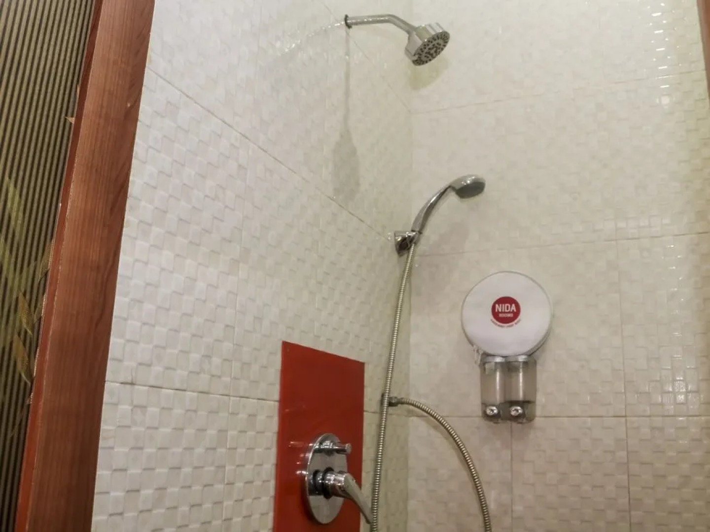 Ten House Guest & Resto by RedDoorz