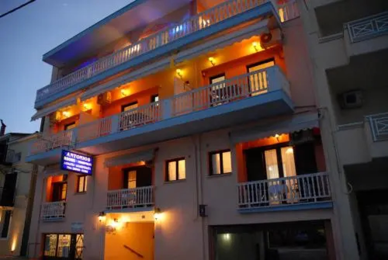 Antonios Rooms