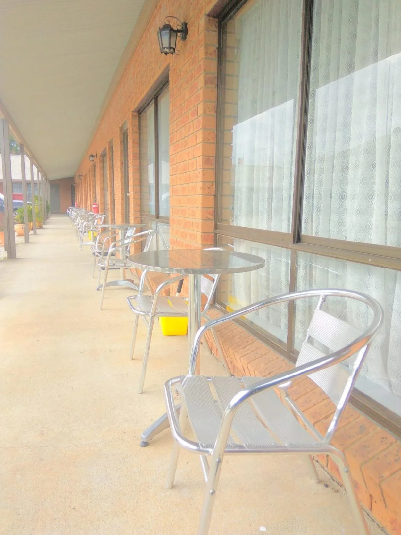 Holbrook Town Centre Motor Inn