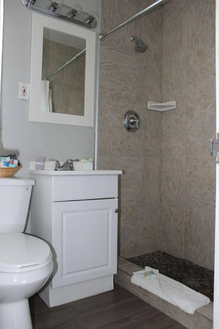 Shoreline Suites & Cabana Cottages