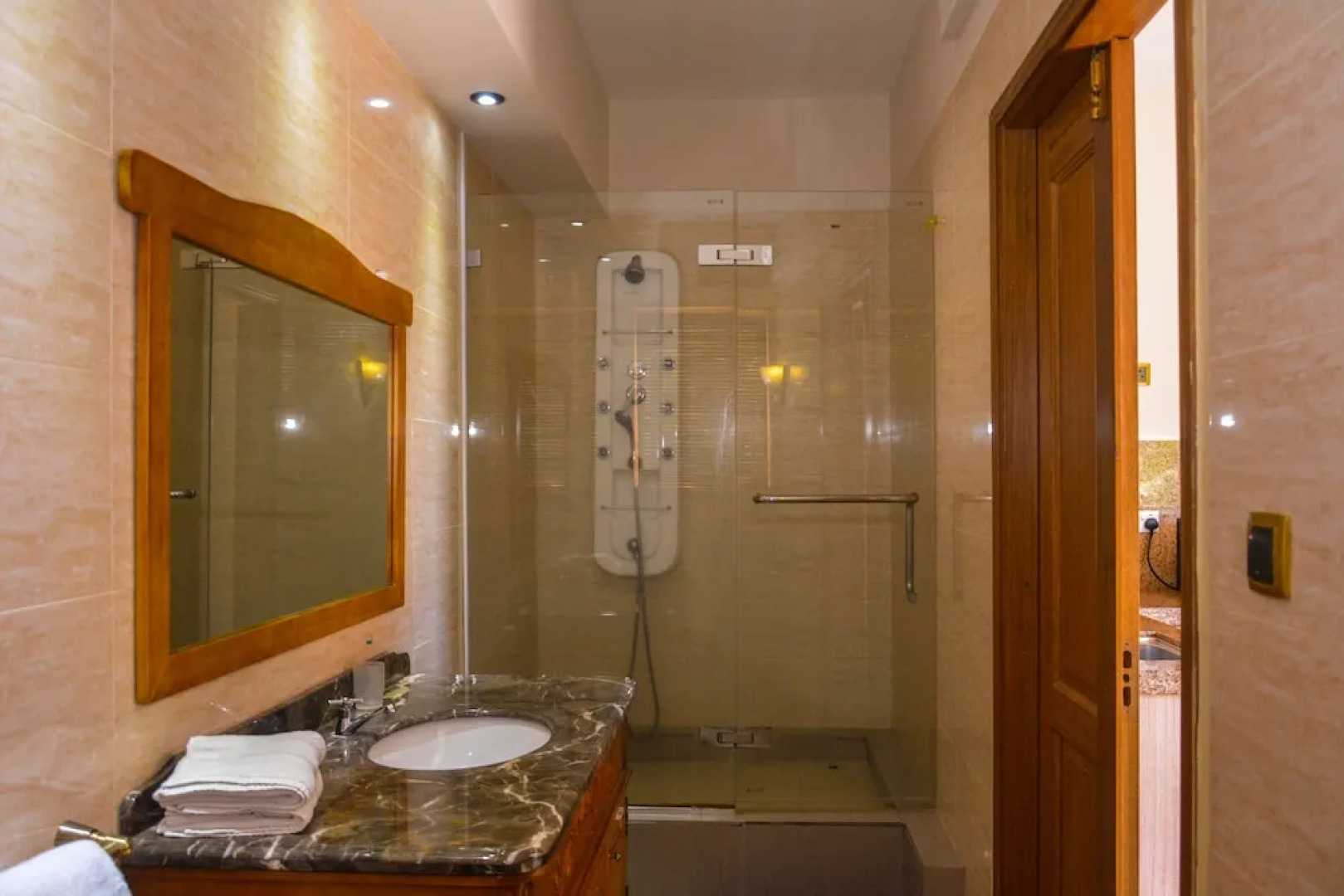 BurNas Beach & Apartments