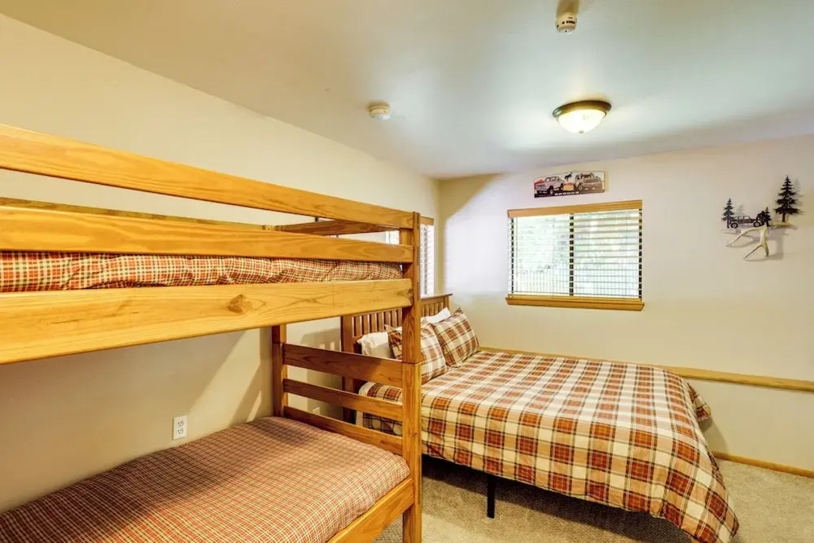 Cozy Ouray Apartment, Steps to Riverwalk Trail!