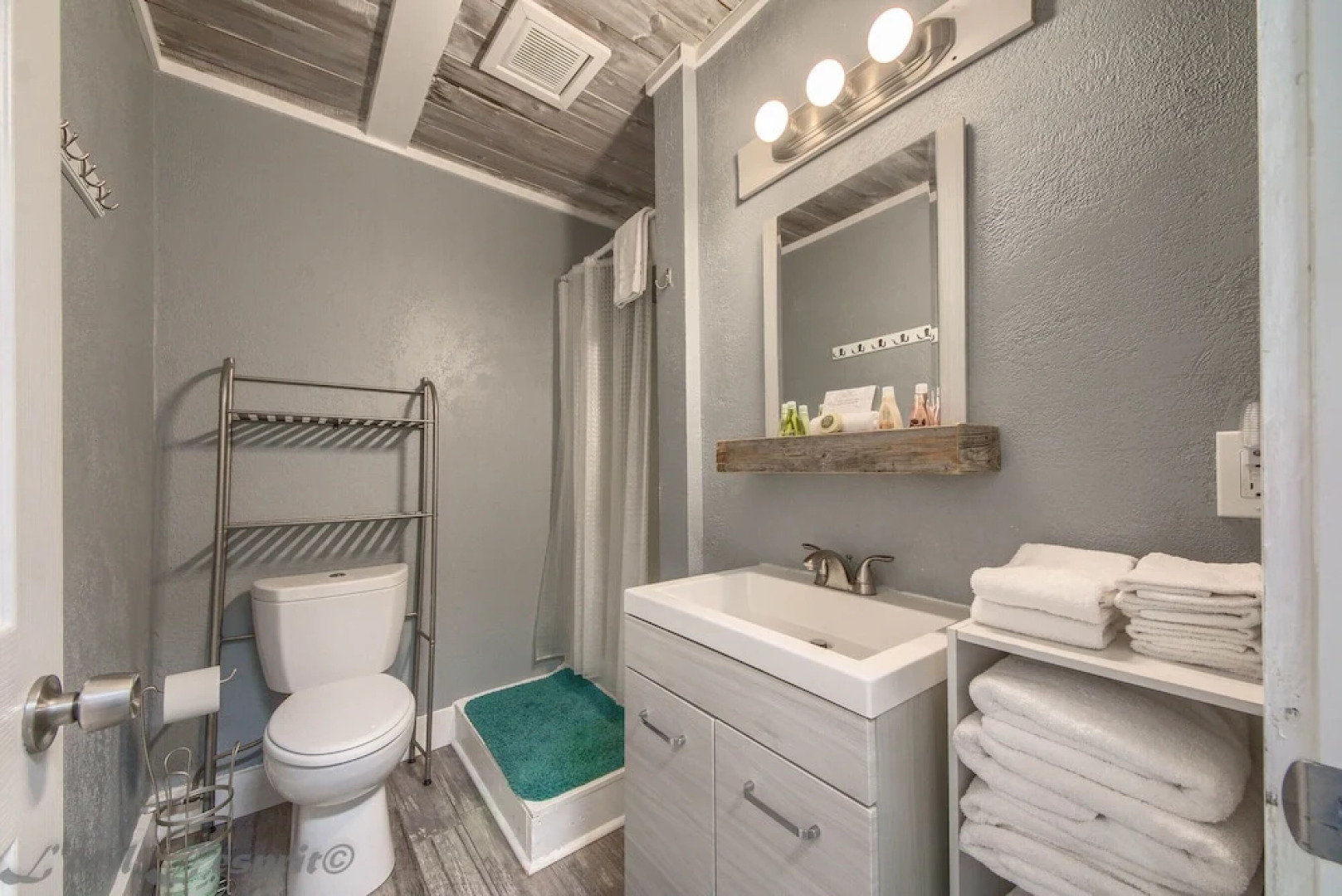 Blue Paradise Rr8554 3 Bedroom Home by RedAwning