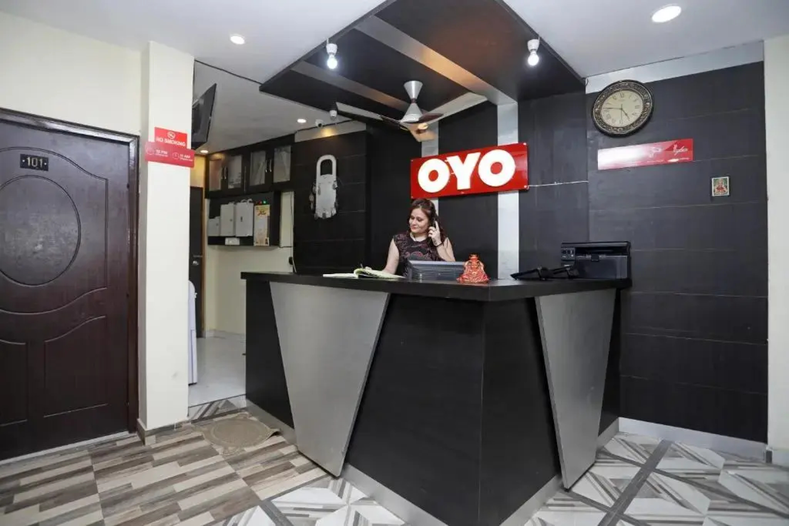 Super OYO 14332 Raj Palace