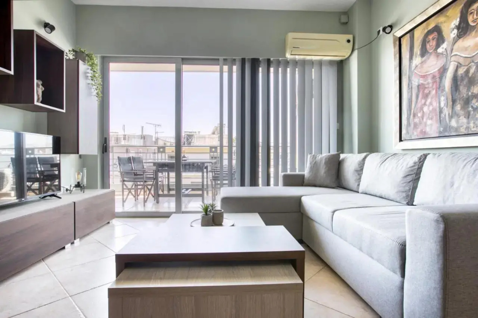 Sunny & cosy 2nd floor apt with a balcony