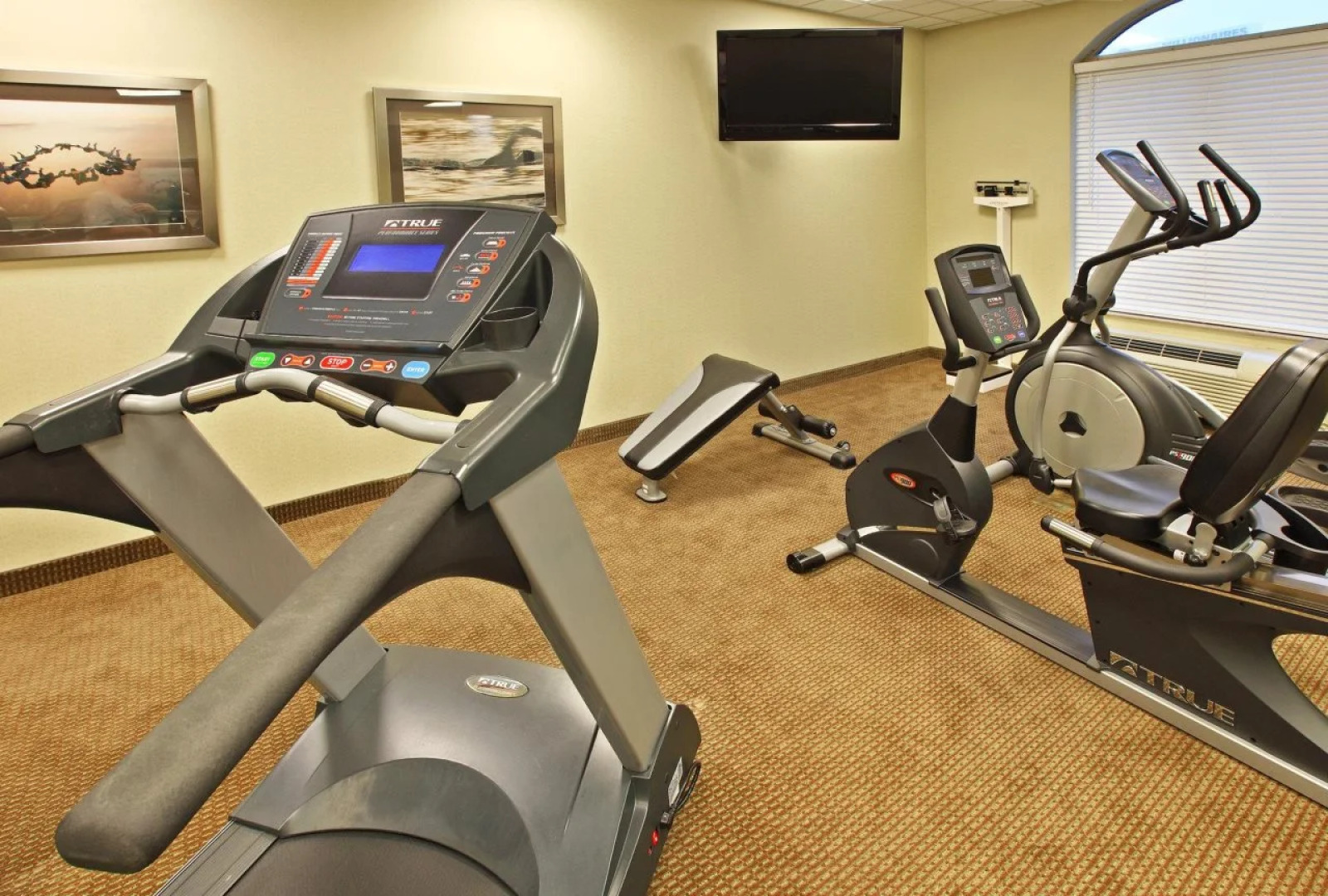 Holiday Inn Express & Suites West by IHG