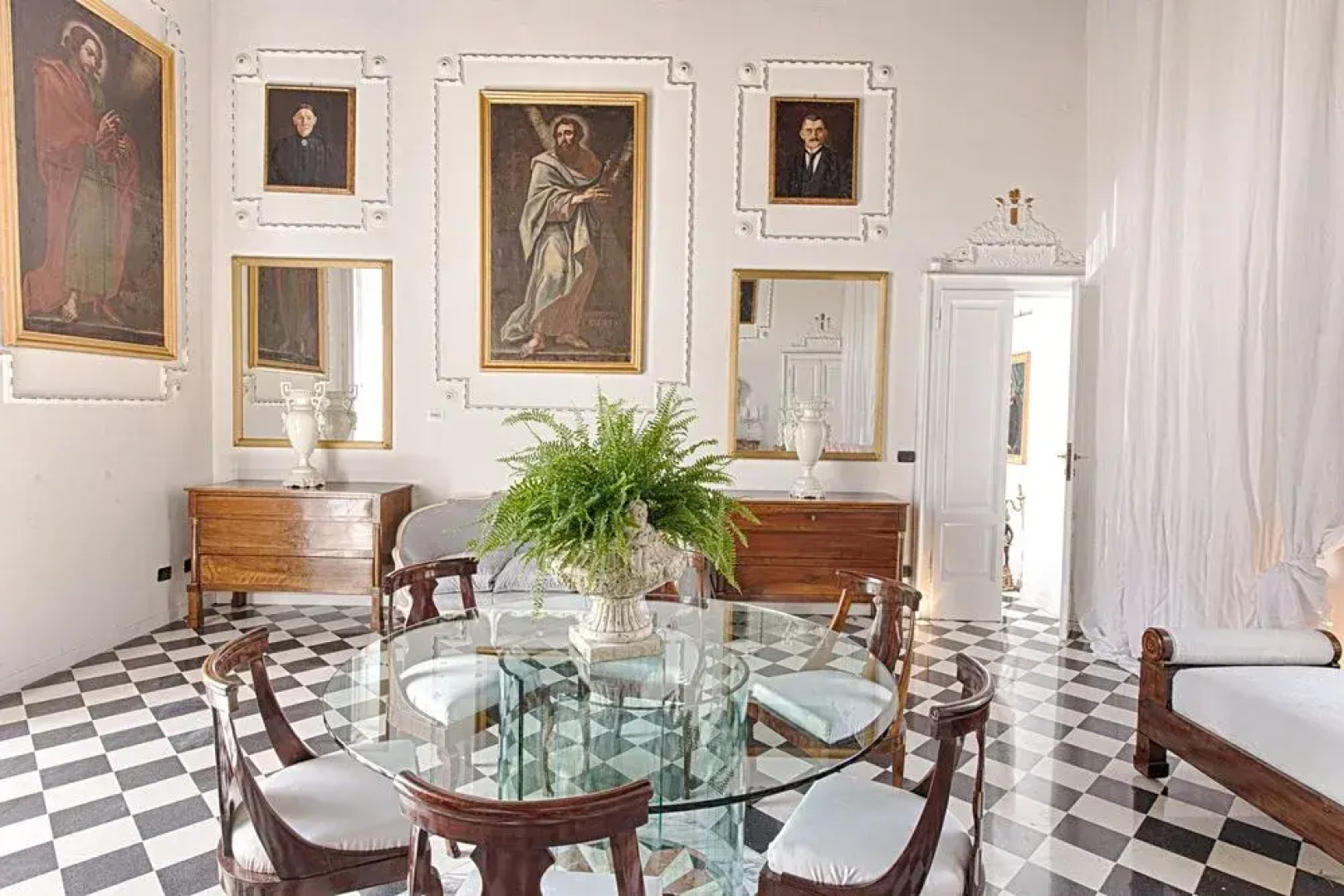 Arnaboldi Palace - Circolo