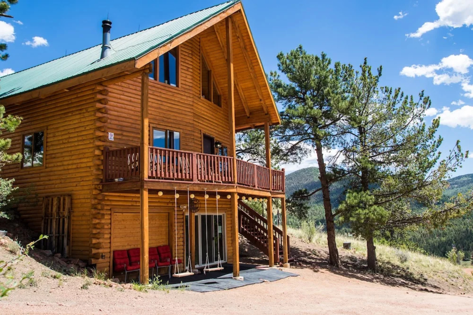 Secluded W/ Game Room & Huge Wraparound Deck 3 Bedroom Cabin