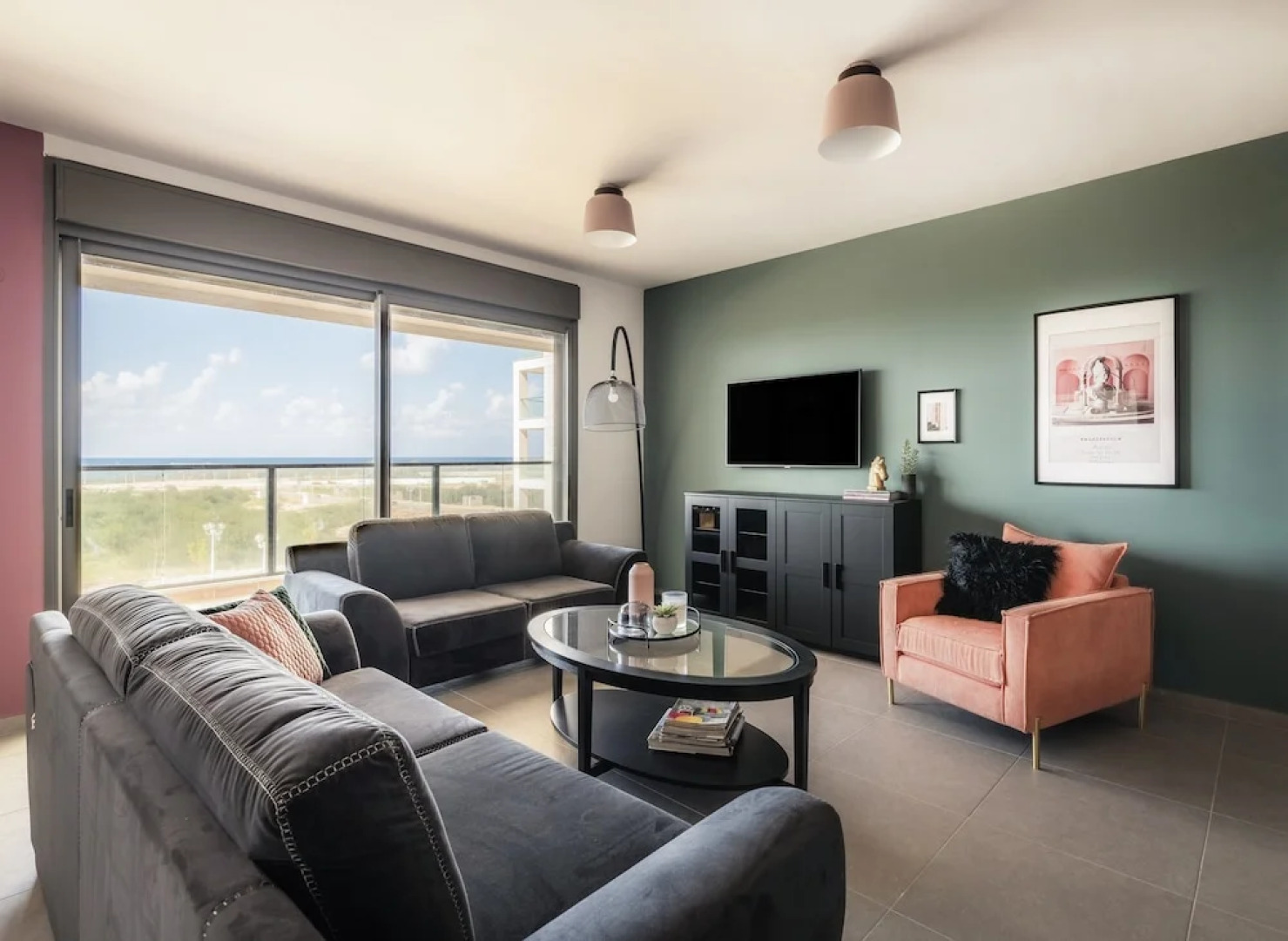 Stunning 4Bd Apt w/ Balcony, Parking & Sea Views by Sea N' Rent