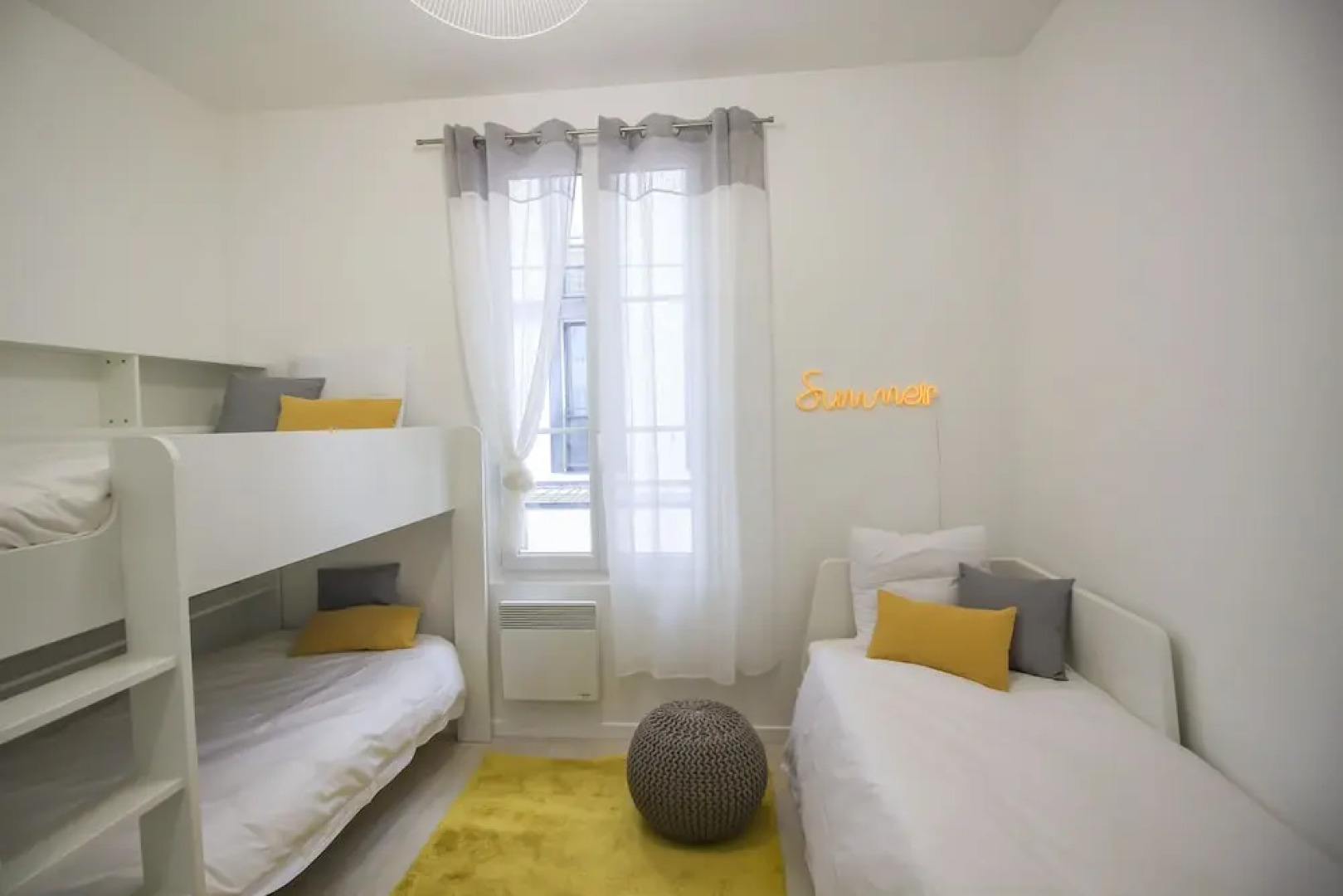 Maison bleue du bassin