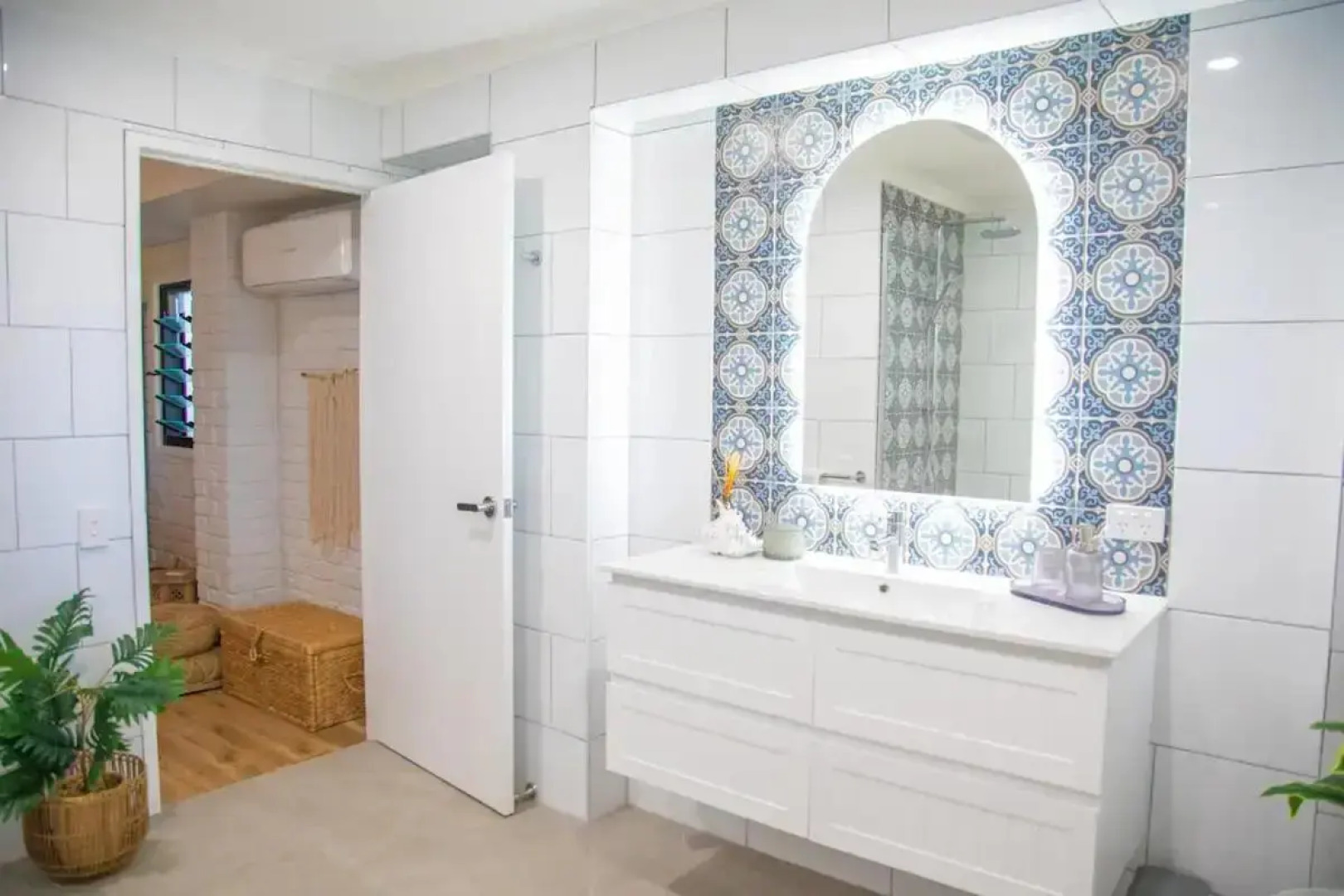 Yarabin - Luxury 6 Bedroom Home With Ocean Views