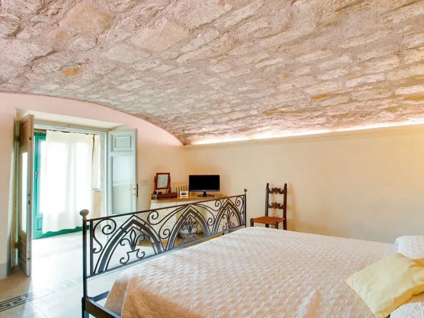 Villa in Rome With Pool & Stunning Views