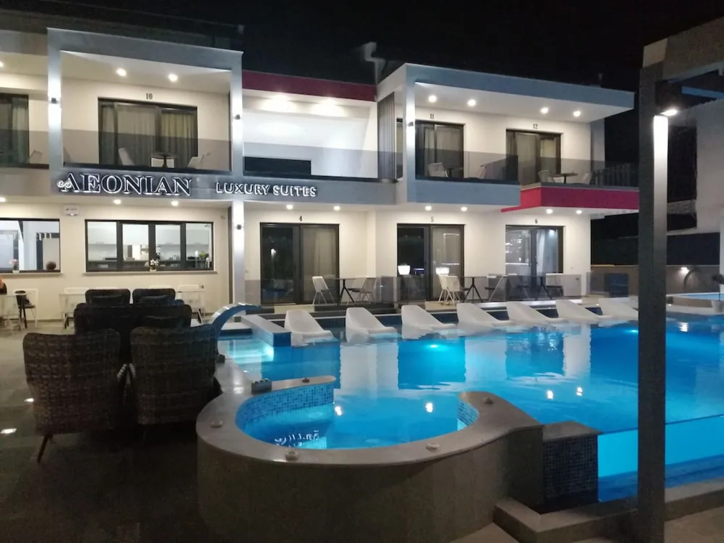 Aeonian Luxury Suites