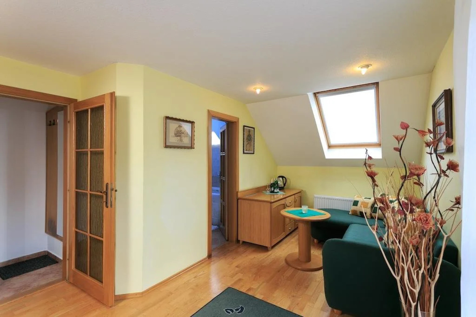 Penzion V Hluboké a Department Glamp