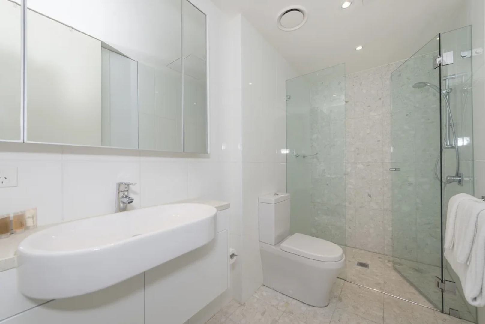 Accommodate Canberra - Lakefront