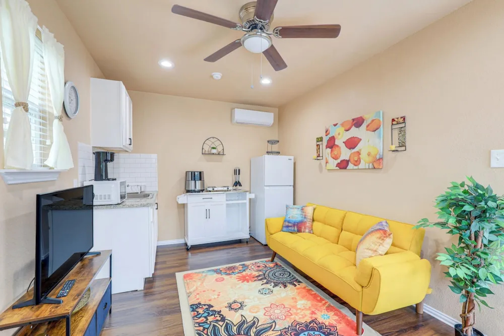 Seagoville Cottage w/ Yard - 15 Mi to Fair Park!