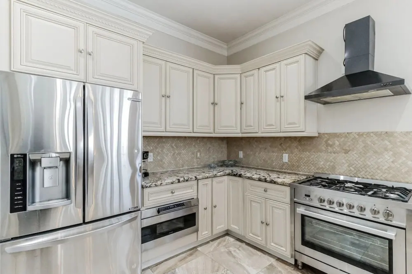 Charming 2 Story Retreat 2 Bedroom Home by RedAwning
