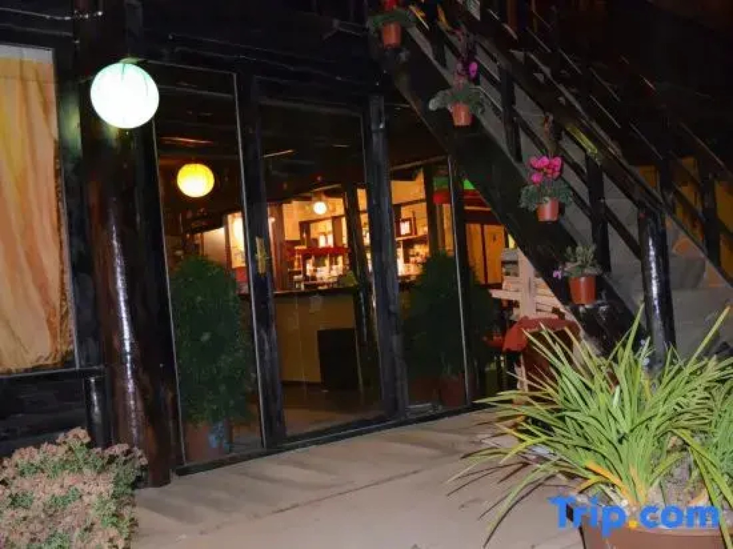 Shangri-La Timeless Inn