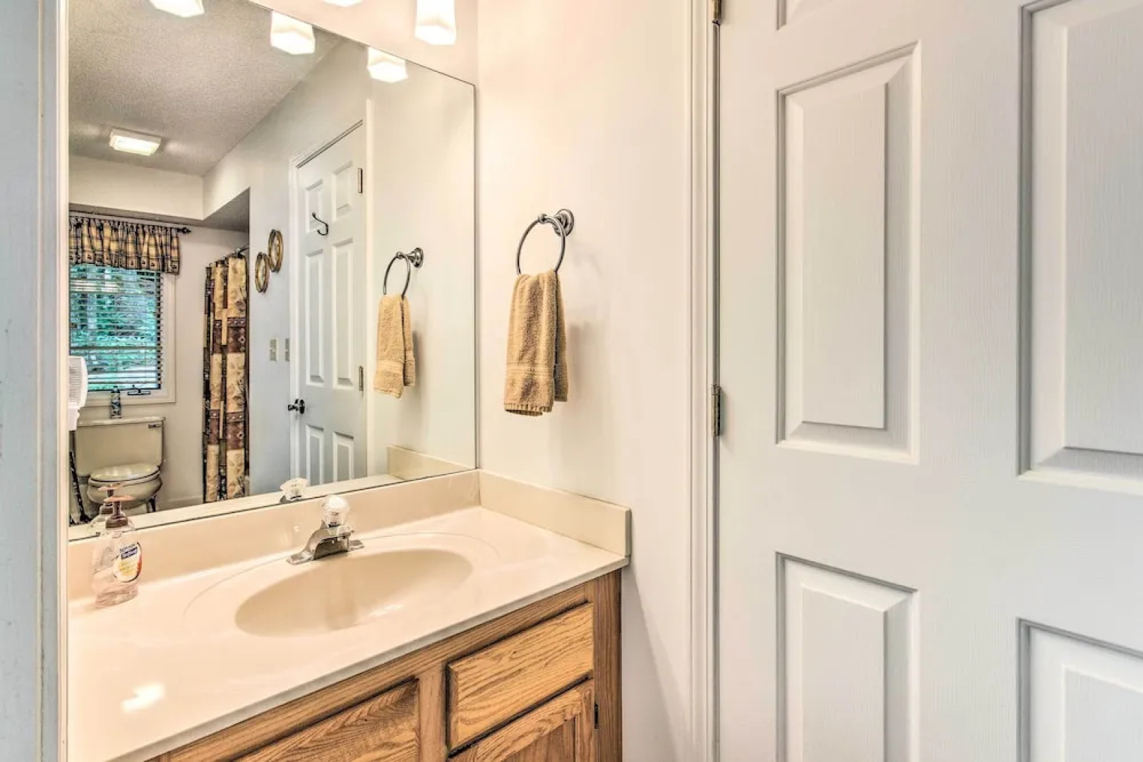 Lake Toxaway Cabin w/ Fire Pit - 1 Mi to Marina