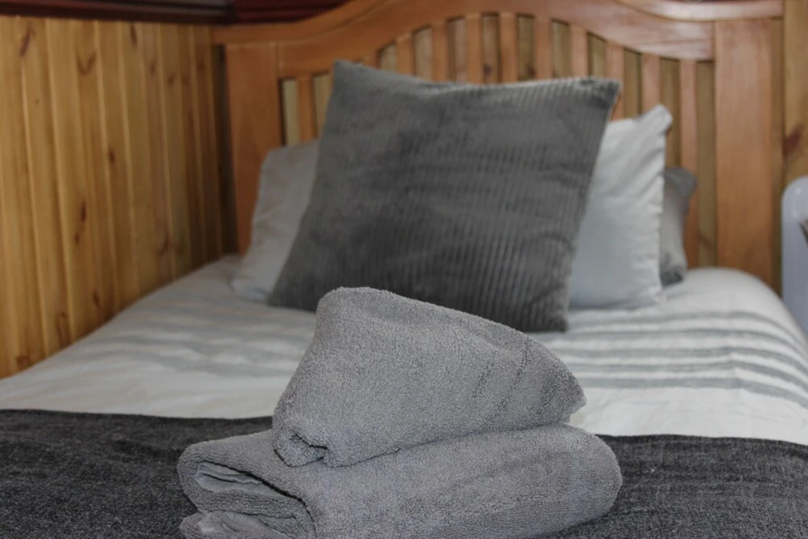 Easter Airfields off Grid Shepherds hut