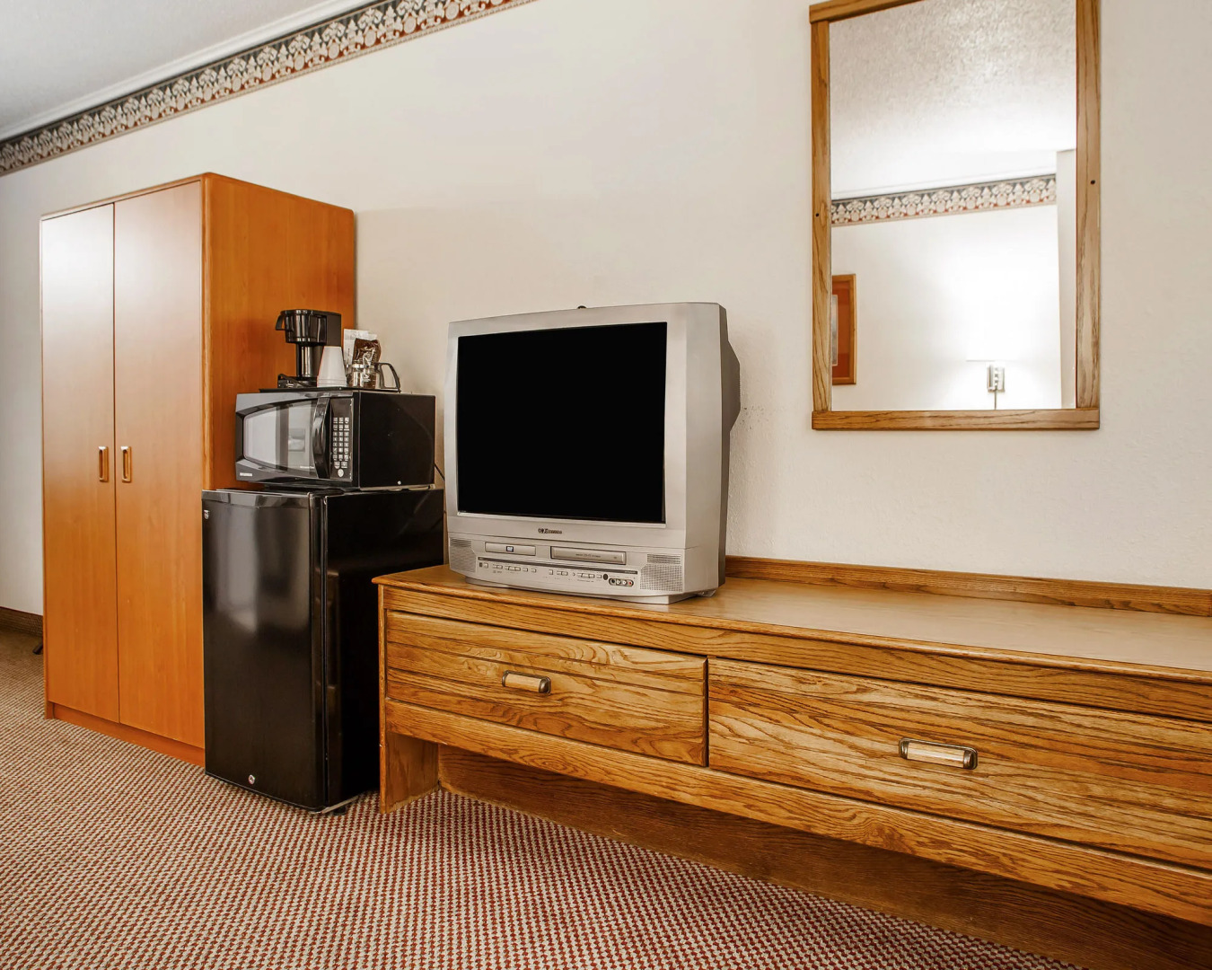 Econo Lodge Inn & Suites Newton