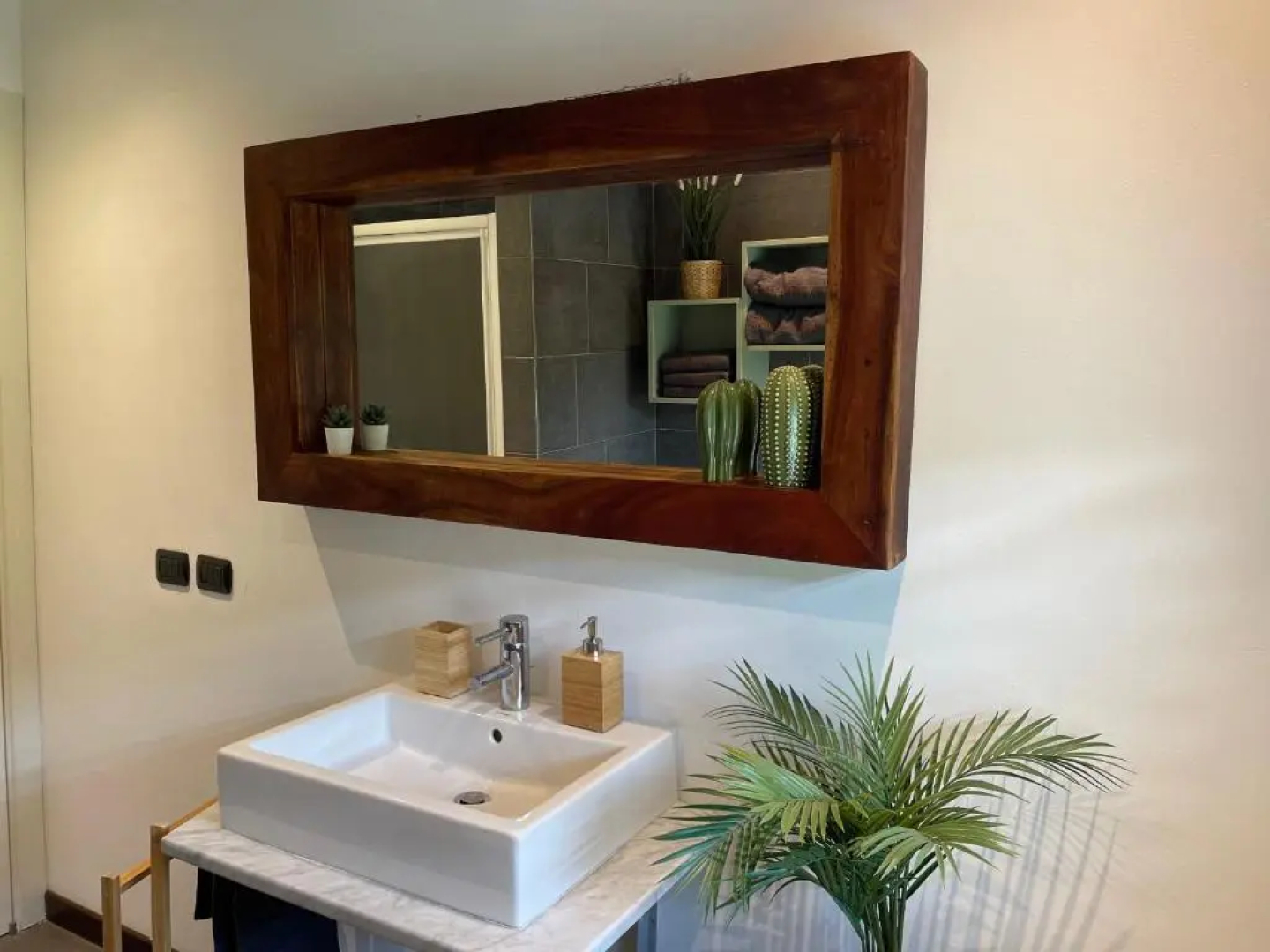 MY HUMBLE HOUSE: appartamento con vista lago e giardino uso esclusivo