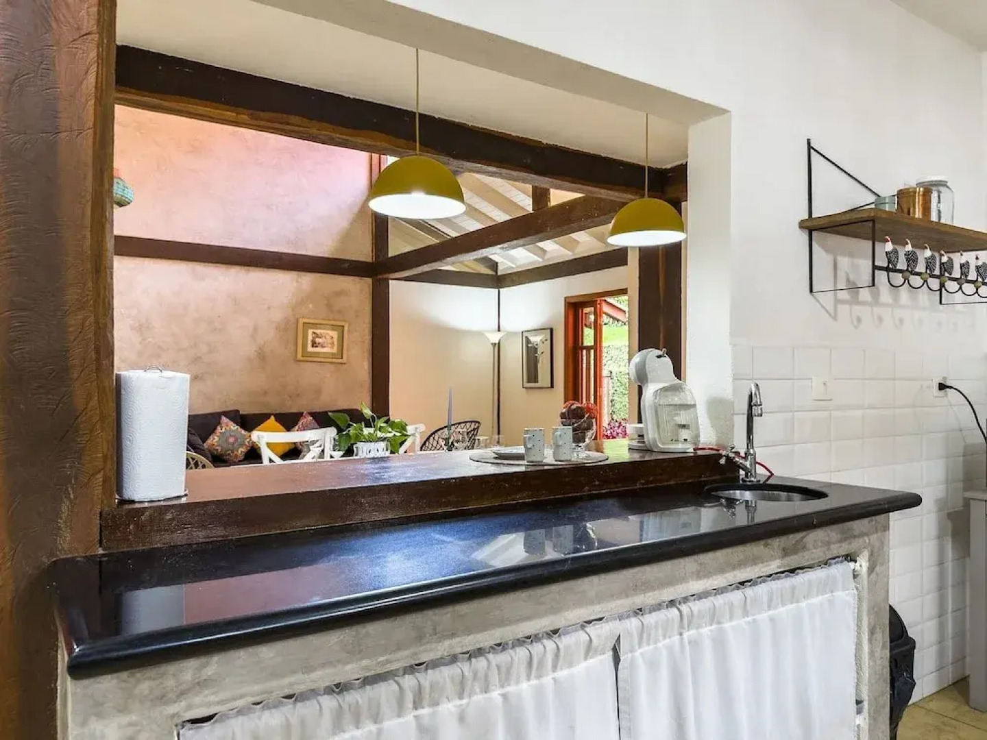 Casa com Piscina Privativa e Natureza – Granja Viana, São Paulo