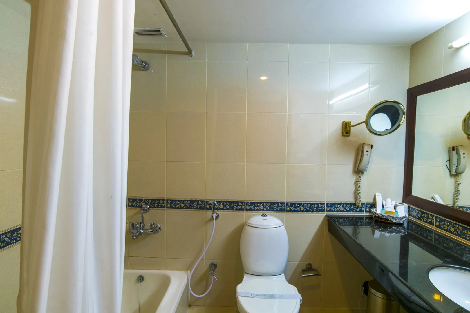 Golf View Hotel & Suites