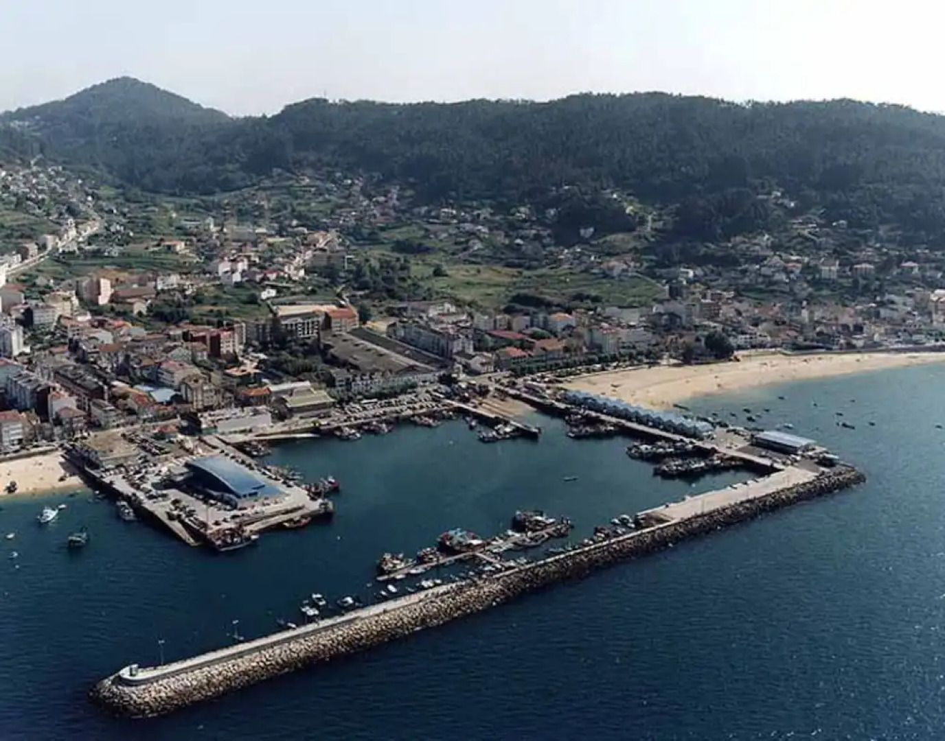 Galicia 100117 2 Bedroom Holiday home By Mo Rentals