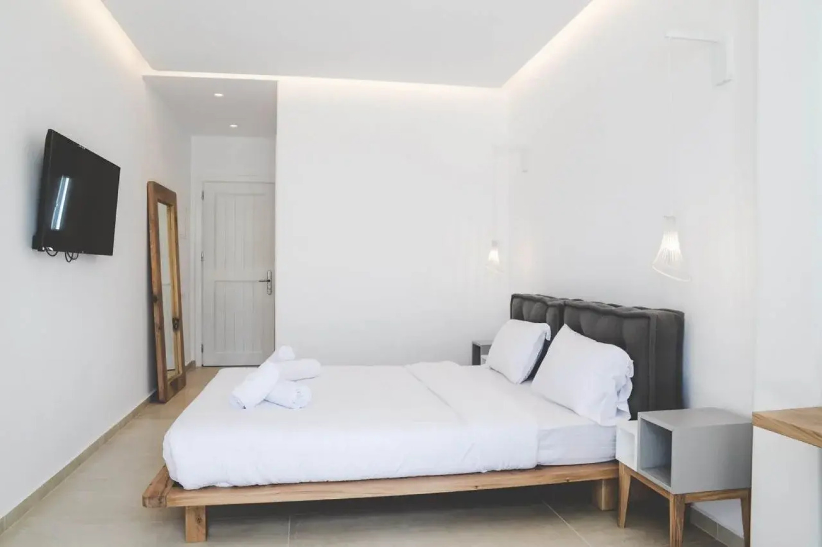 Super Paradise Hotel