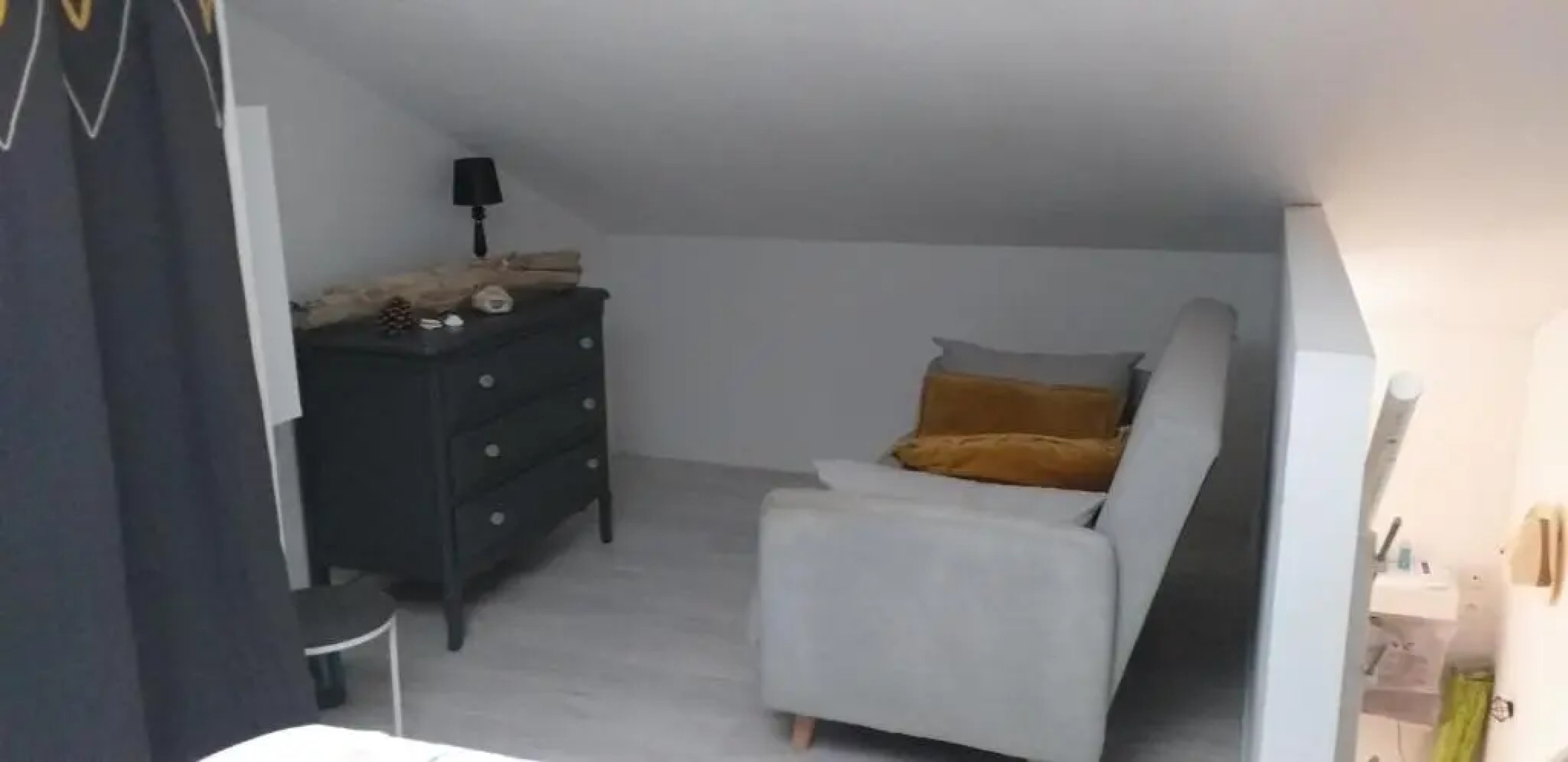 Maisonnette Au Bord De L Etang