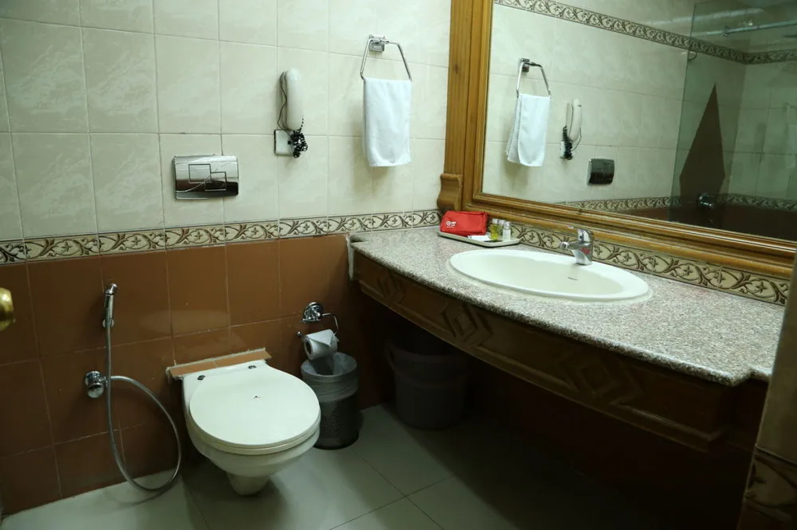 OYO 657 Hotel K C Cross Road