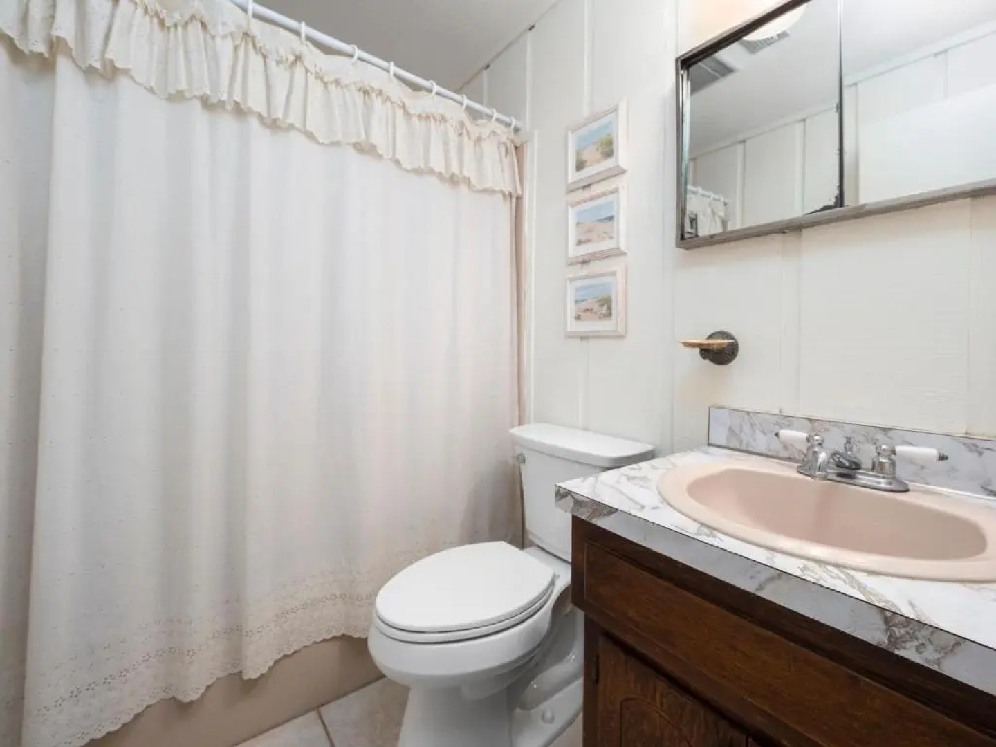 Cozy Cottage, 3 Bedrooms, Sleeps 6, Ocean Front, Pet Friendly, WiFi