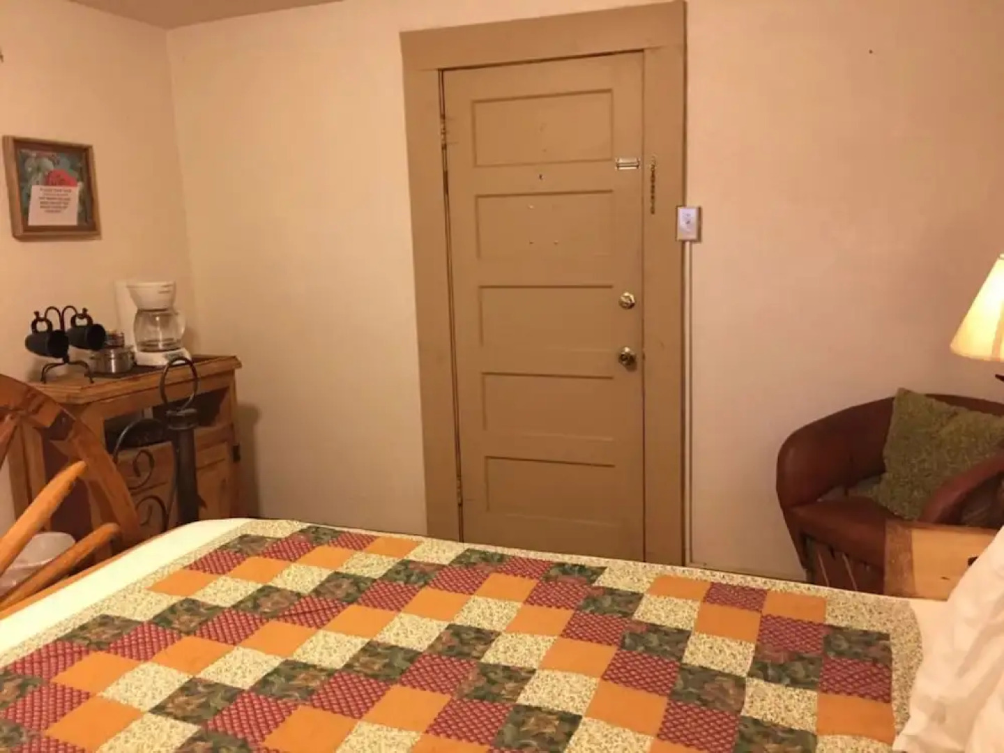 The Historic Leakey Inn