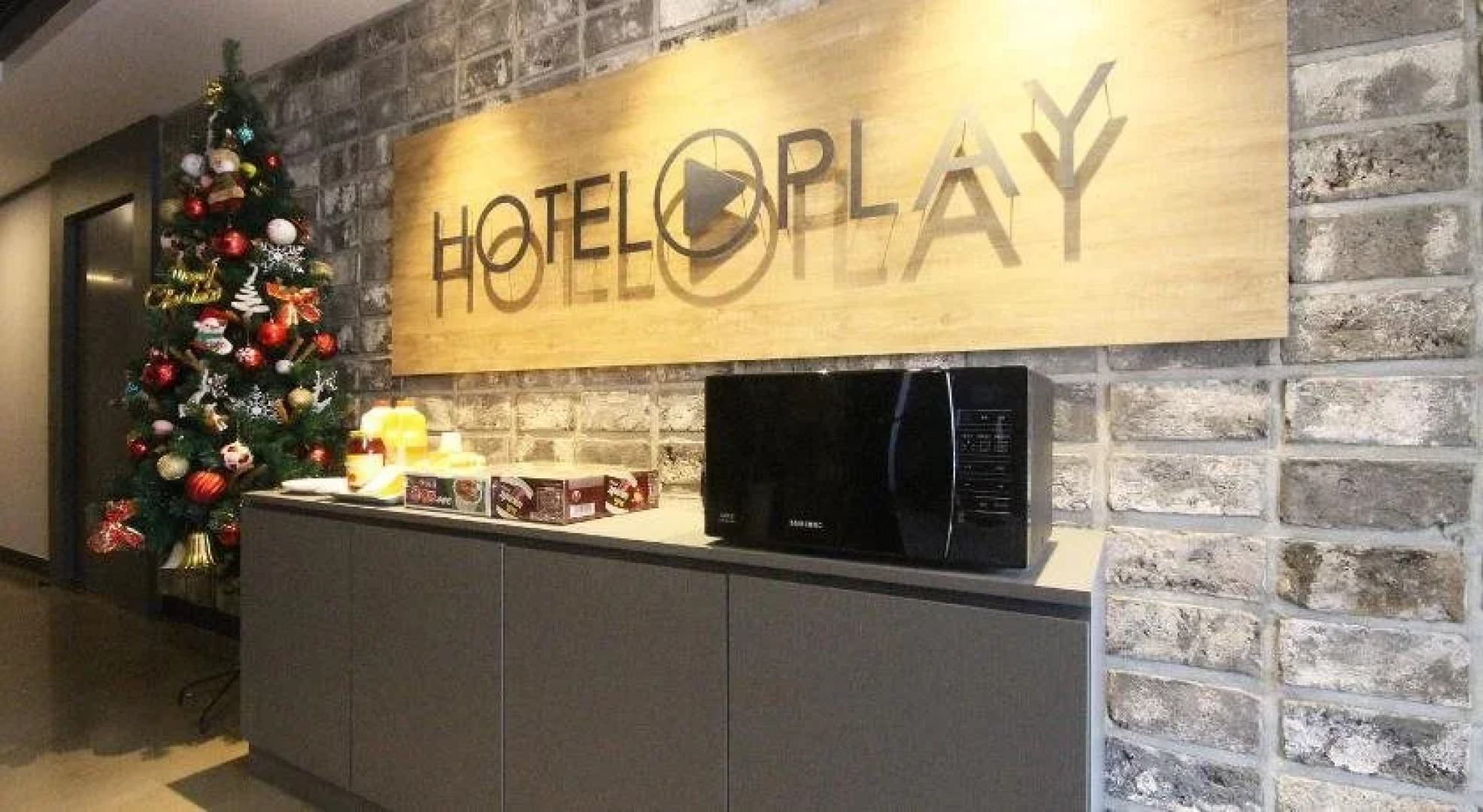 Play Hotel