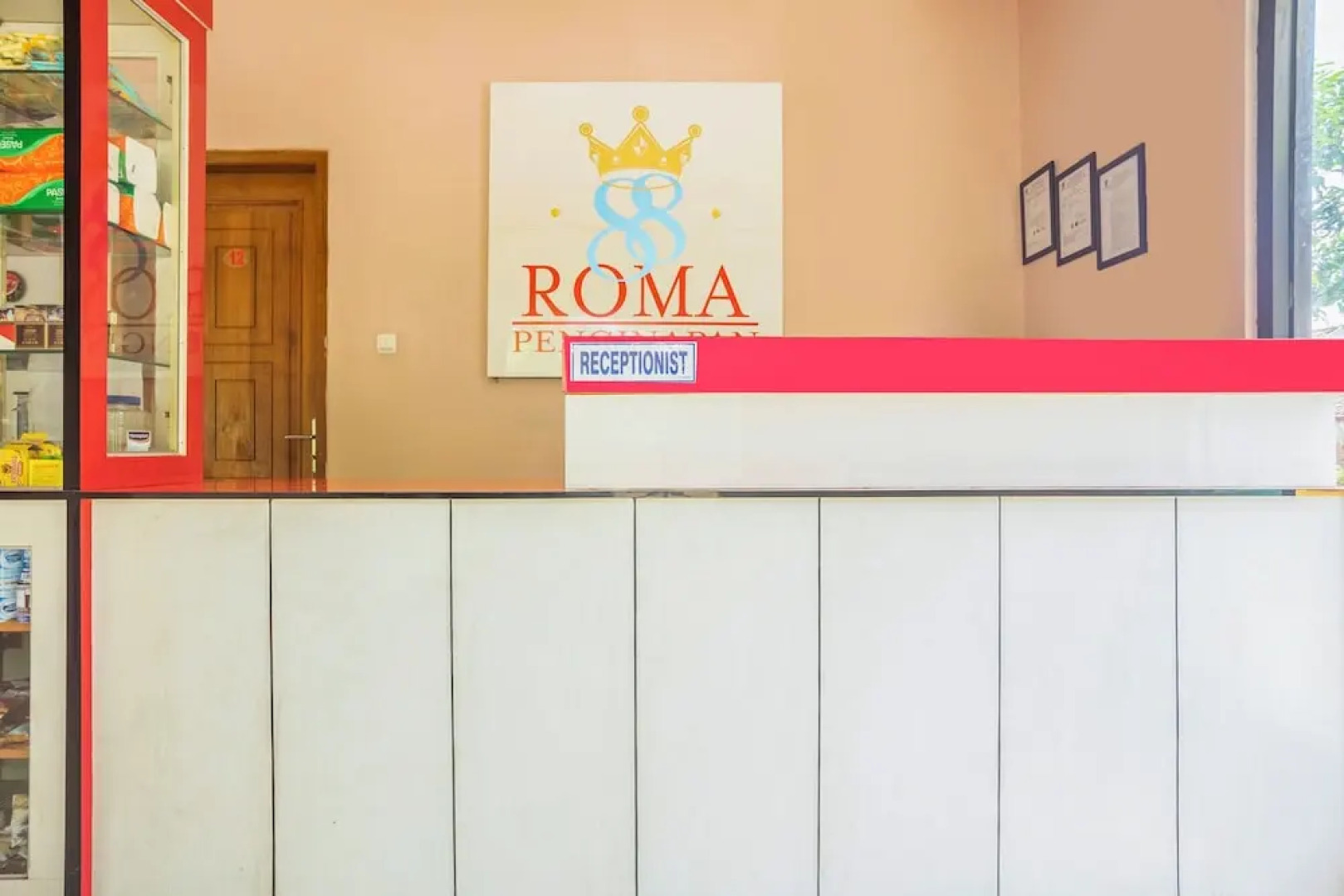 SPOT ON 2974 Penginapan Roma 88