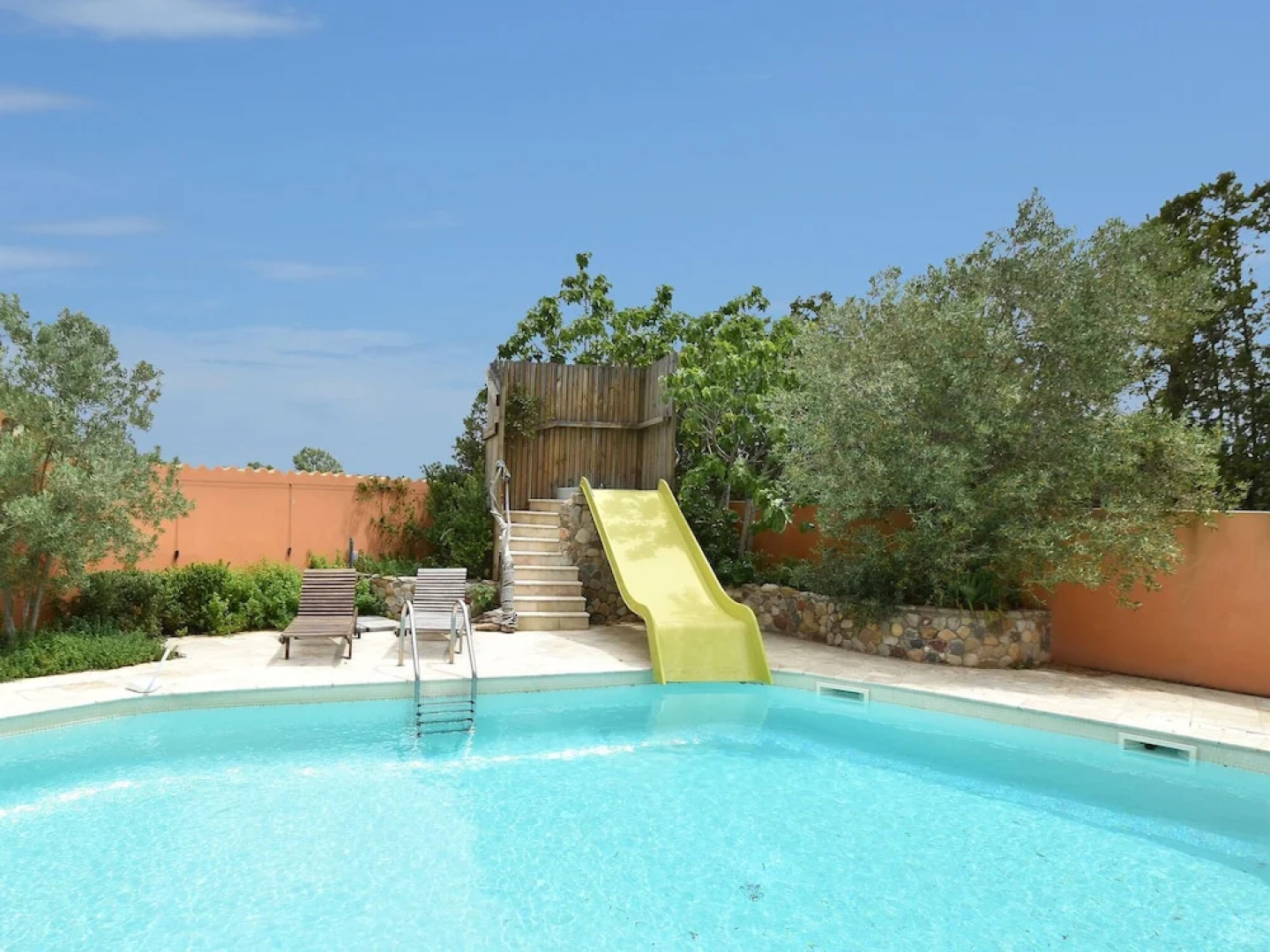 Spacious Villa With Heated Pool With Super Slide Between the Beach and Lake