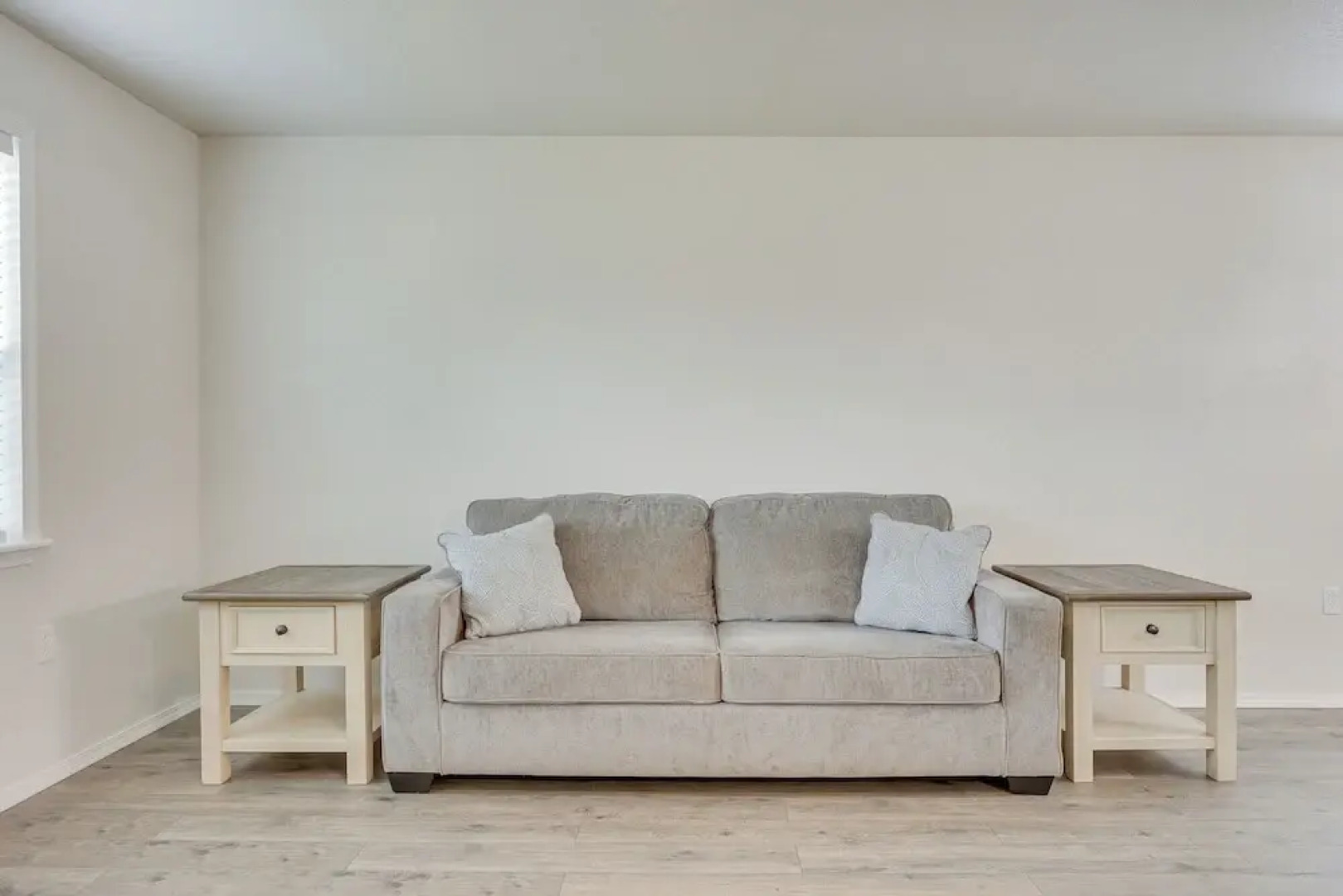 Updated Home w/ Yard ~ 14 Mi to Quartz Mountain!