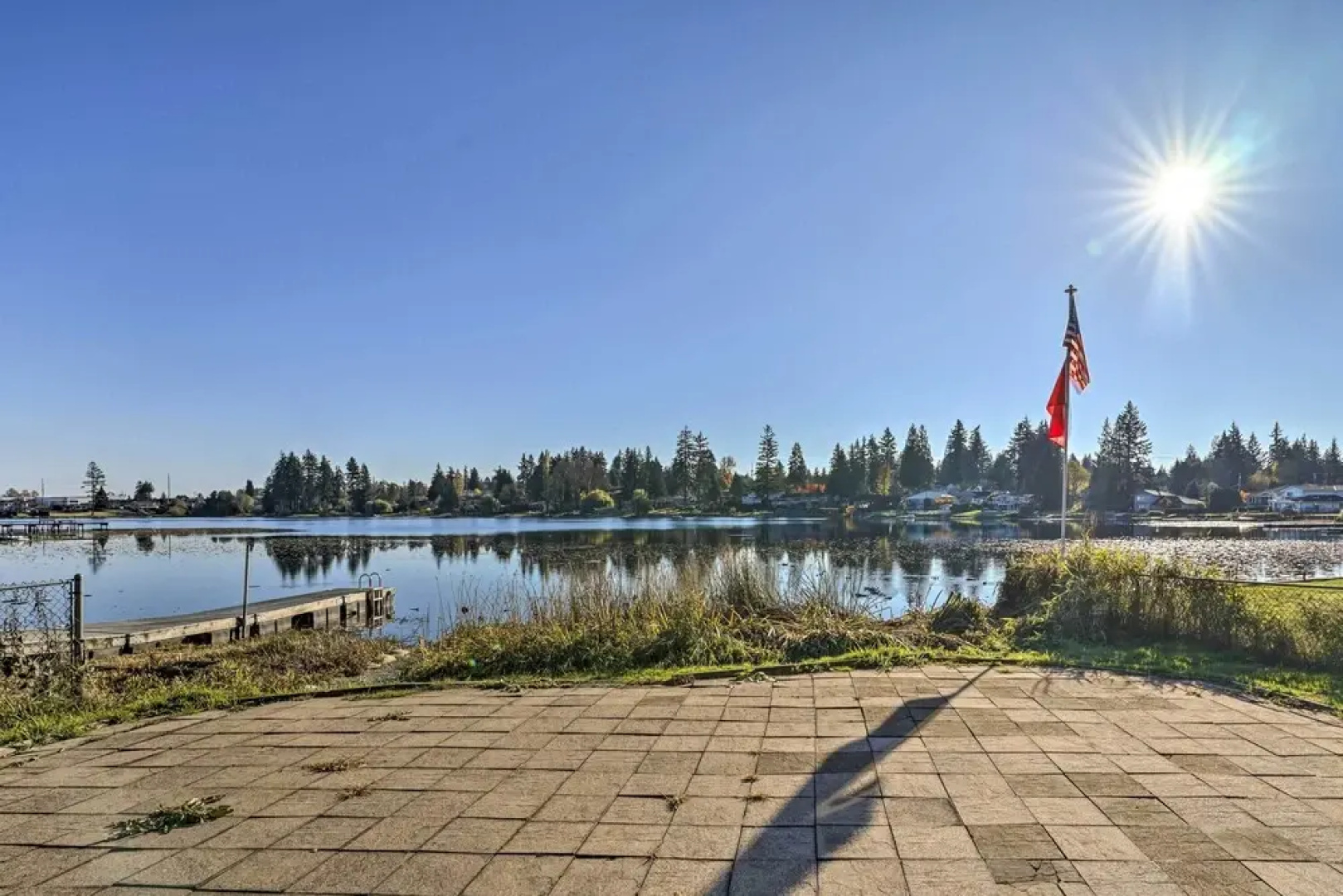 Lakefront Lynwood Home w/ Deck - 19 Mi to Seattle!