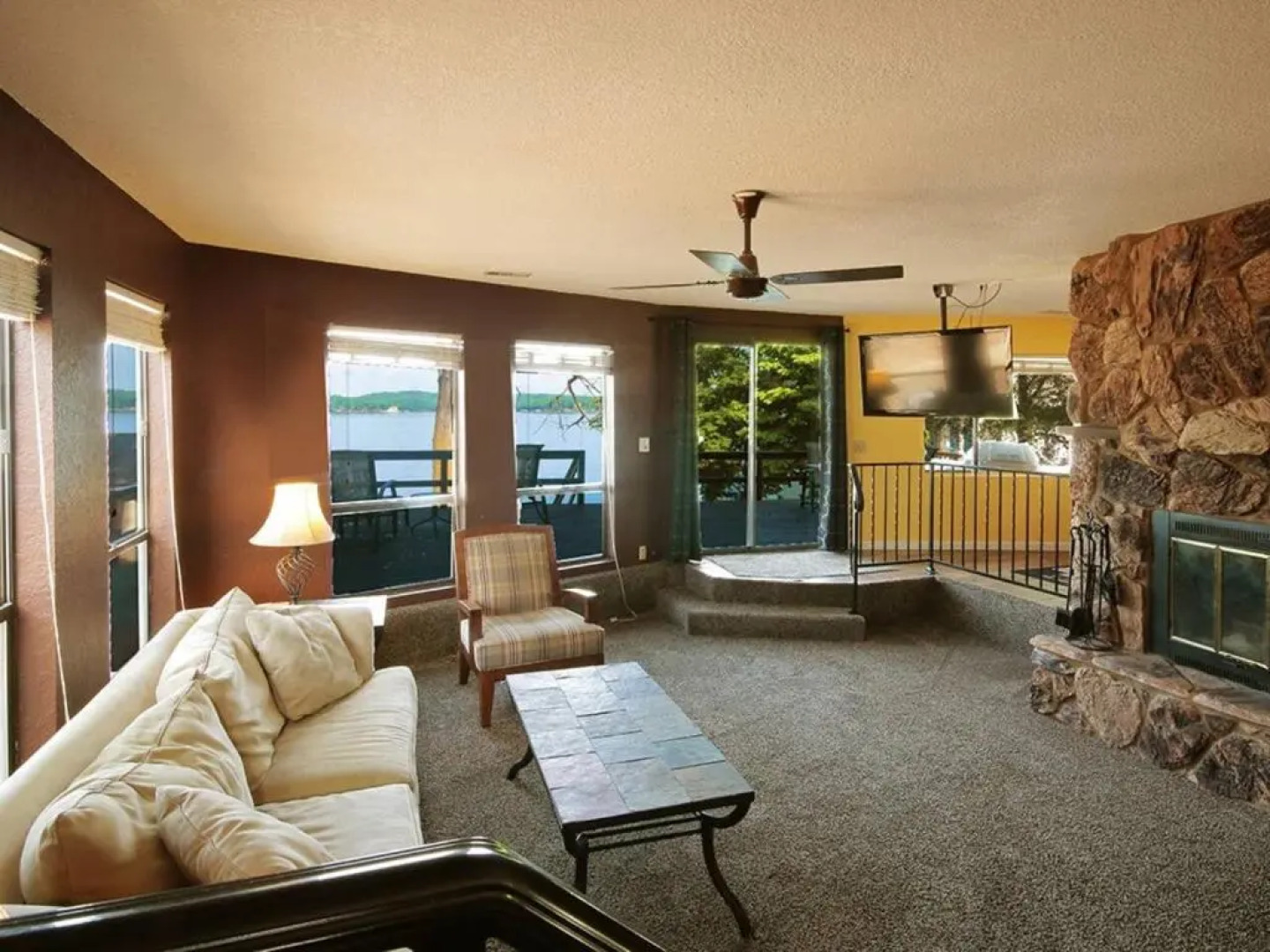 Lake Front Stunner near HToad & Shady Gators